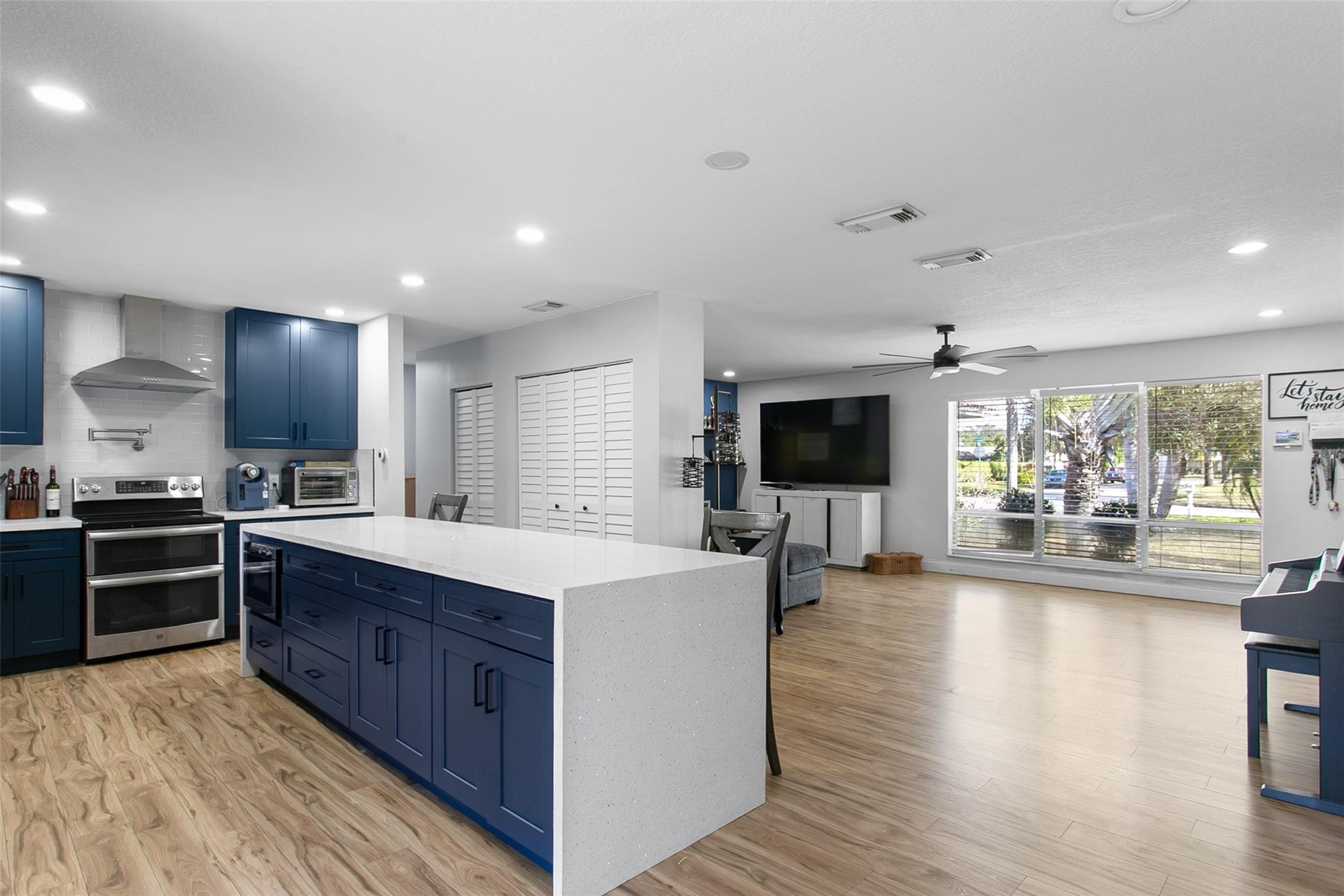 846 Ramblewood Drive, Coral Springs, FL 33071