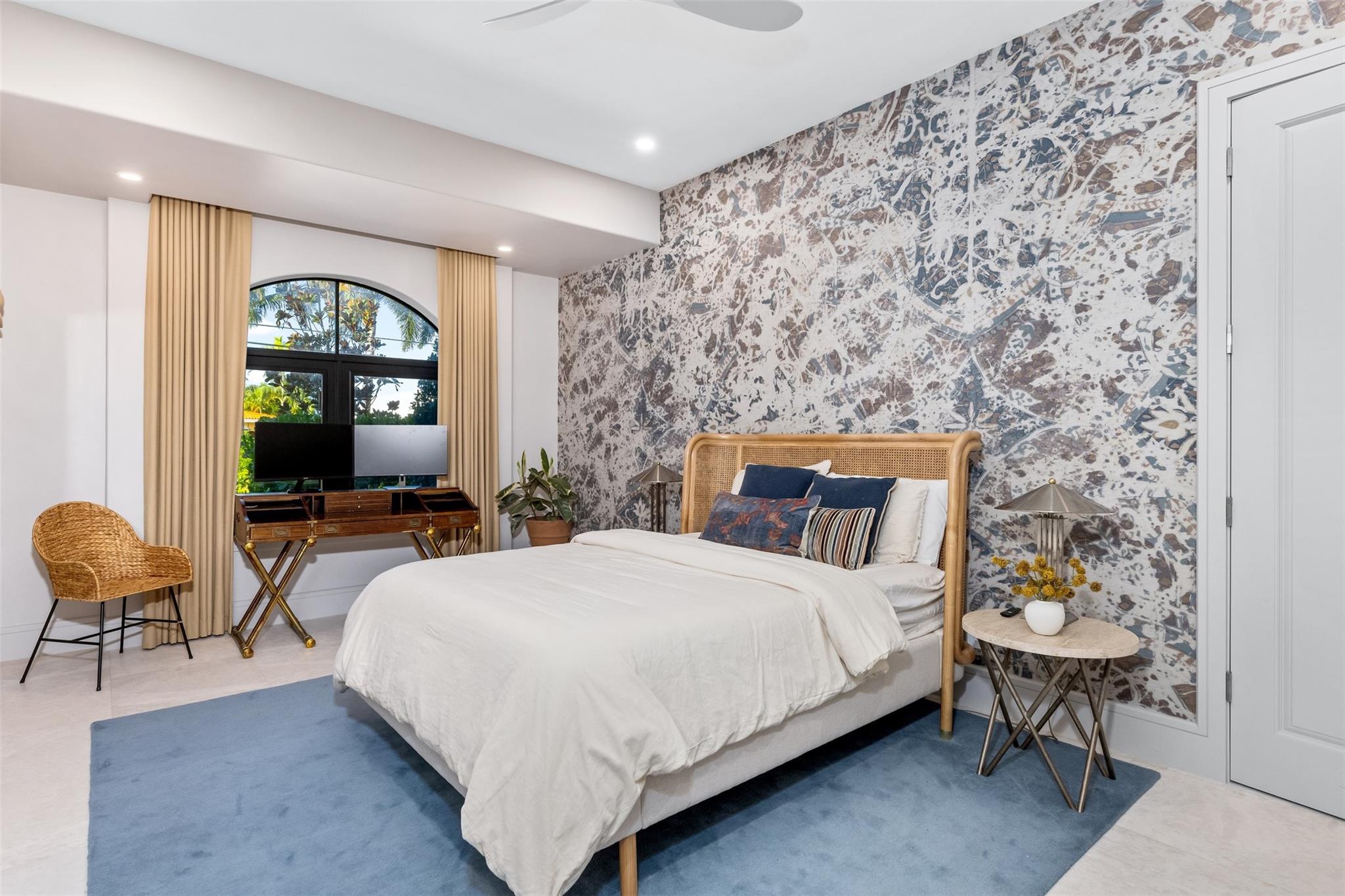 2300 NE 34th Court, Lighthouse Point, FL 33064