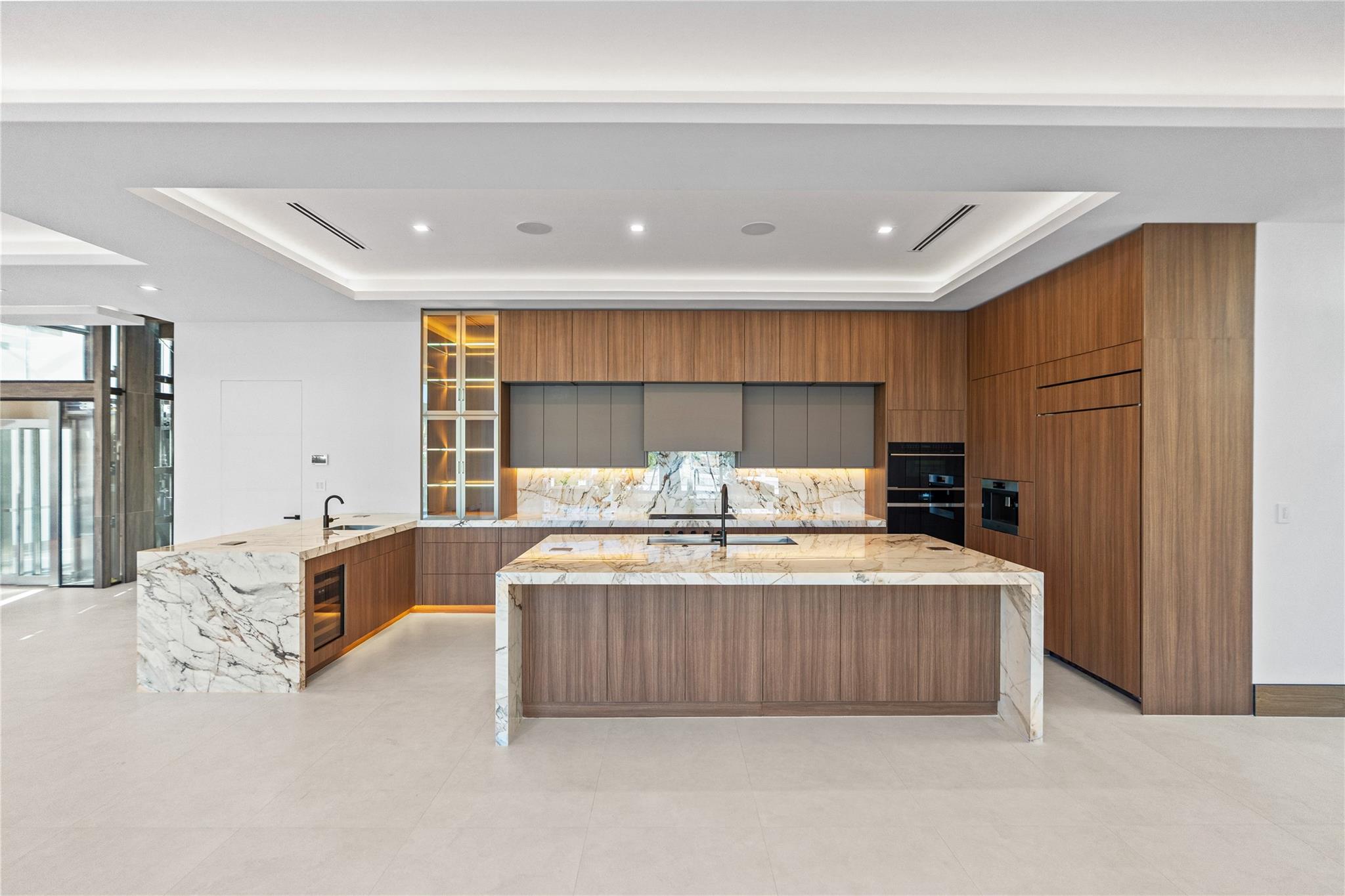 2441 NE 48th Court, Lighthouse Point, FL 33064