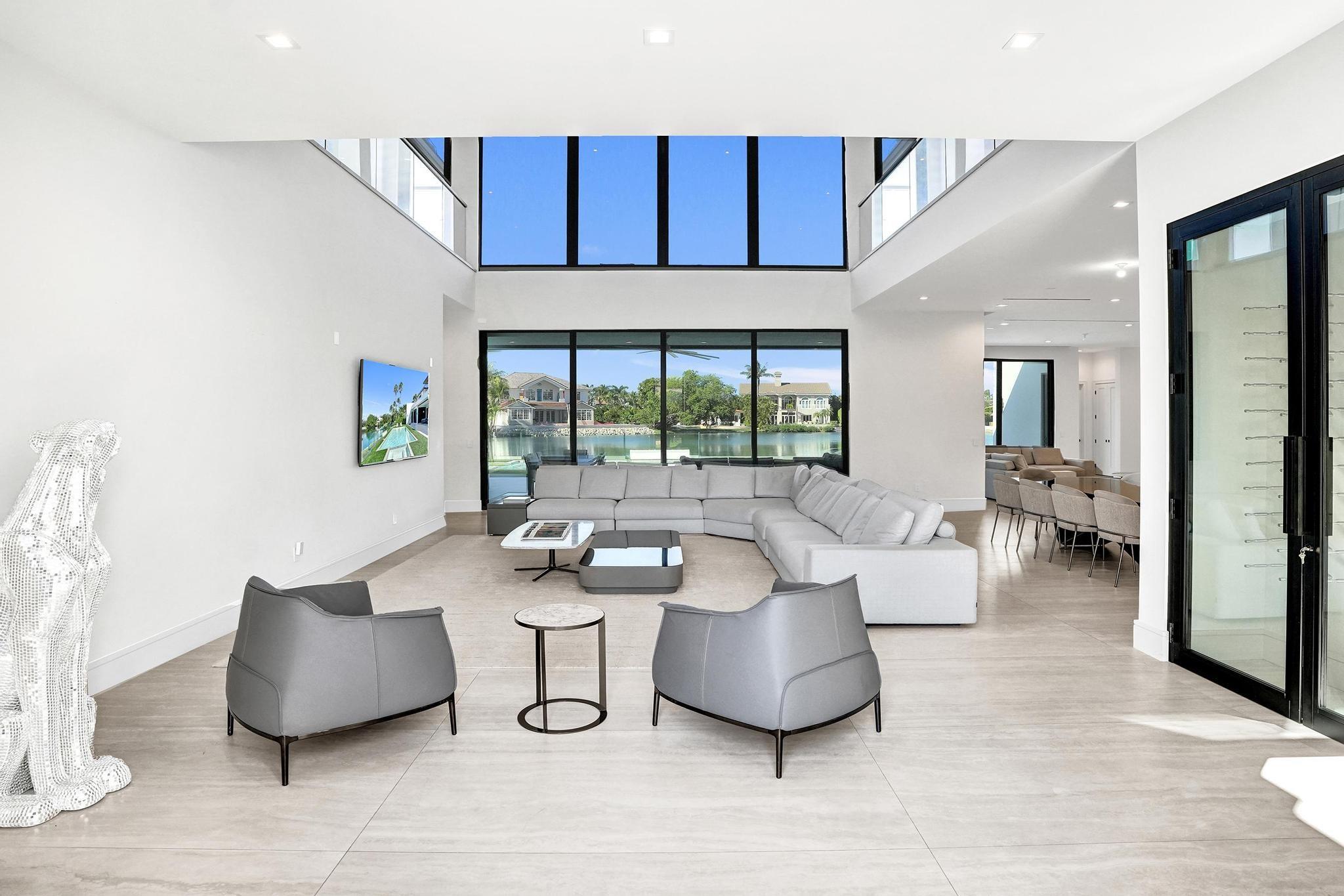 7 Seneca Road, Sea Ranch Lakes, FL 33308