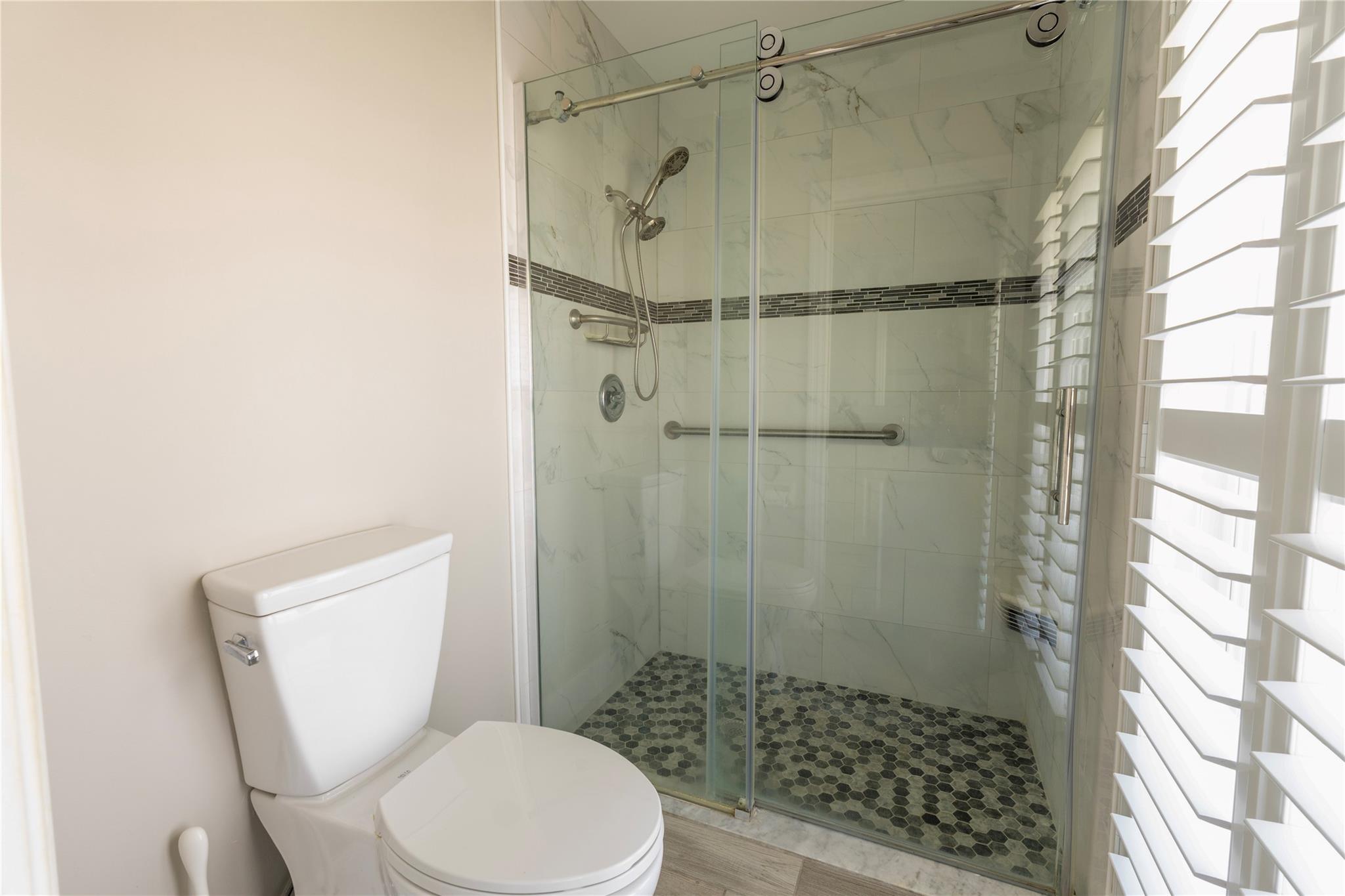 Apt Studio -AI Staged