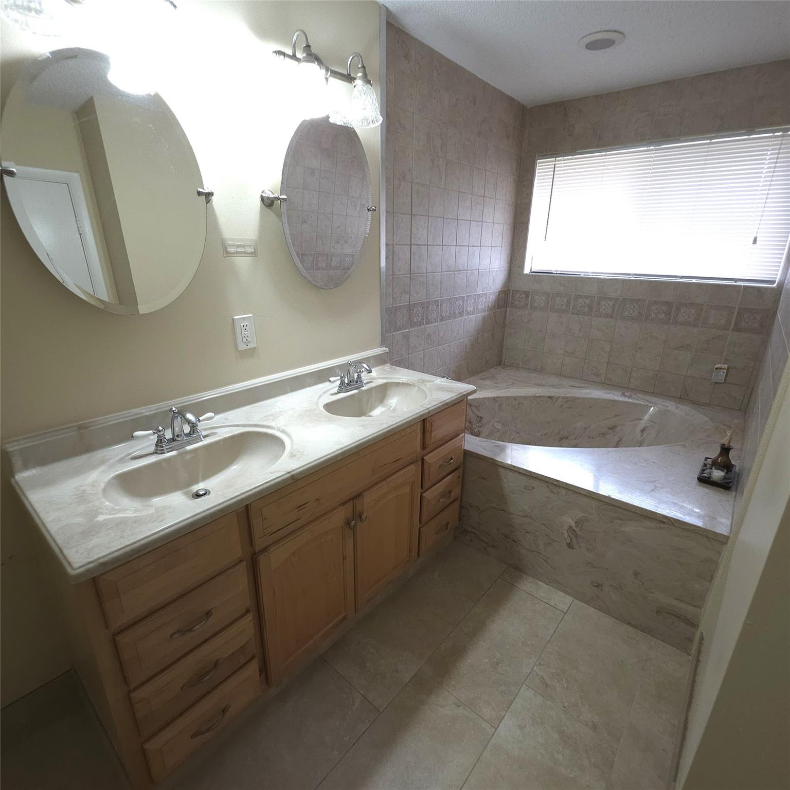 9959 W Atlantic Boulevard, Coral Springs, FL 33071