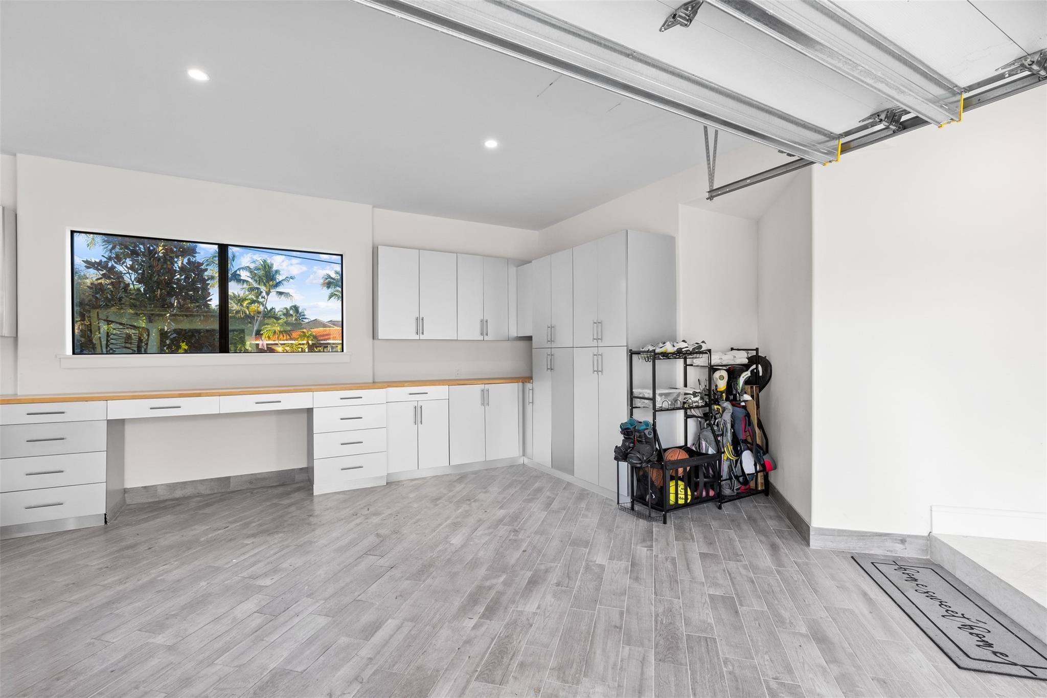 2300 NE 34th Court, Lighthouse Point, FL 33064