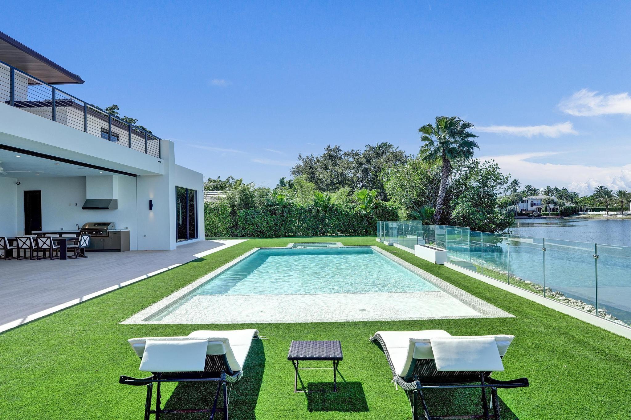 7 Seneca Road, Sea Ranch Lakes, FL 33308