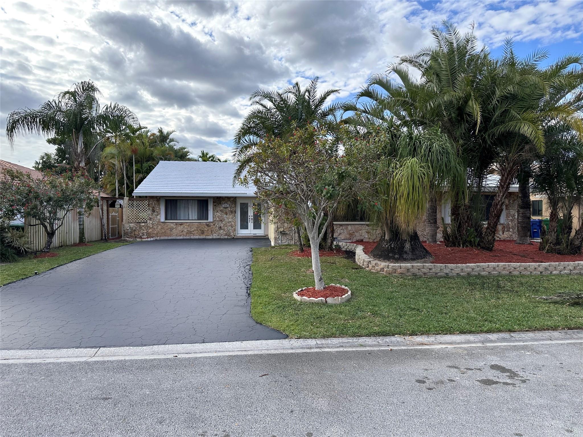 676 NW 107th Lane, Coral Springs, FL 33071