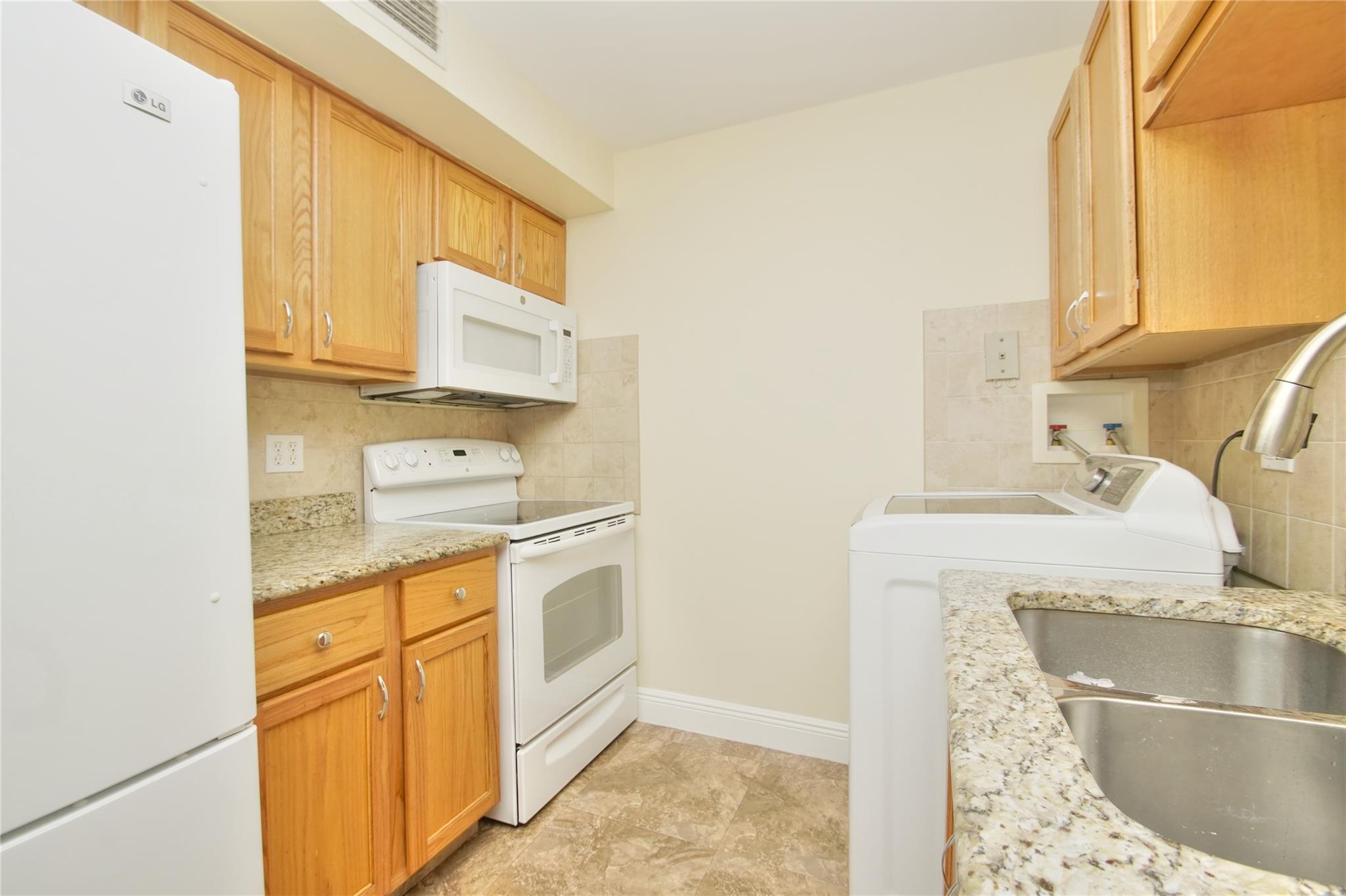 10762 La Placida Drive 205, Coral Springs, FL 33065