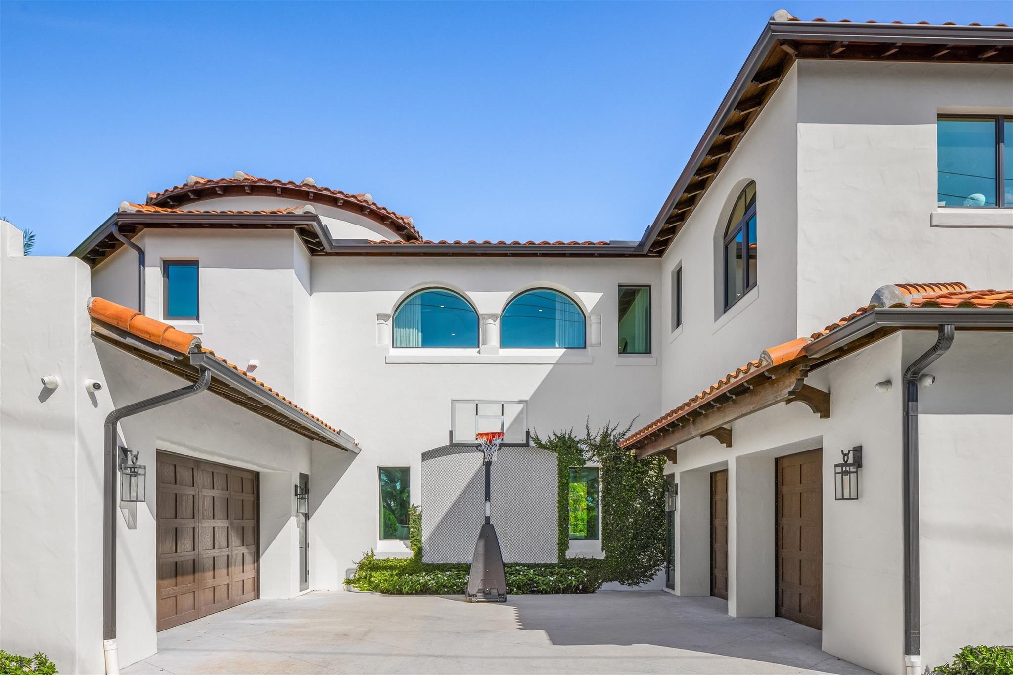 2300 NE 34th Court, Lighthouse Point, FL 33064