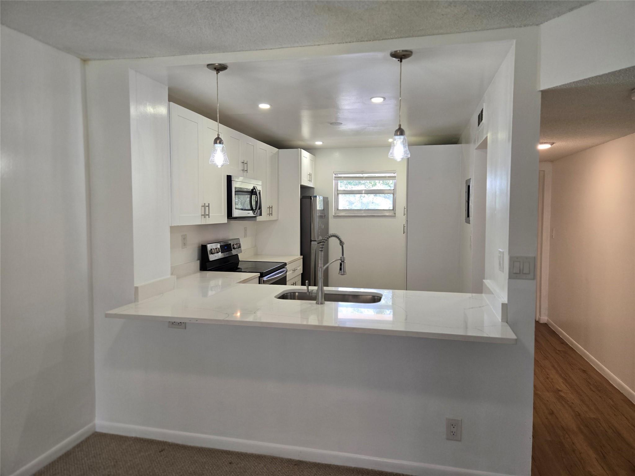 1100 NW 87th Avenue, Coral Springs, FL 33071