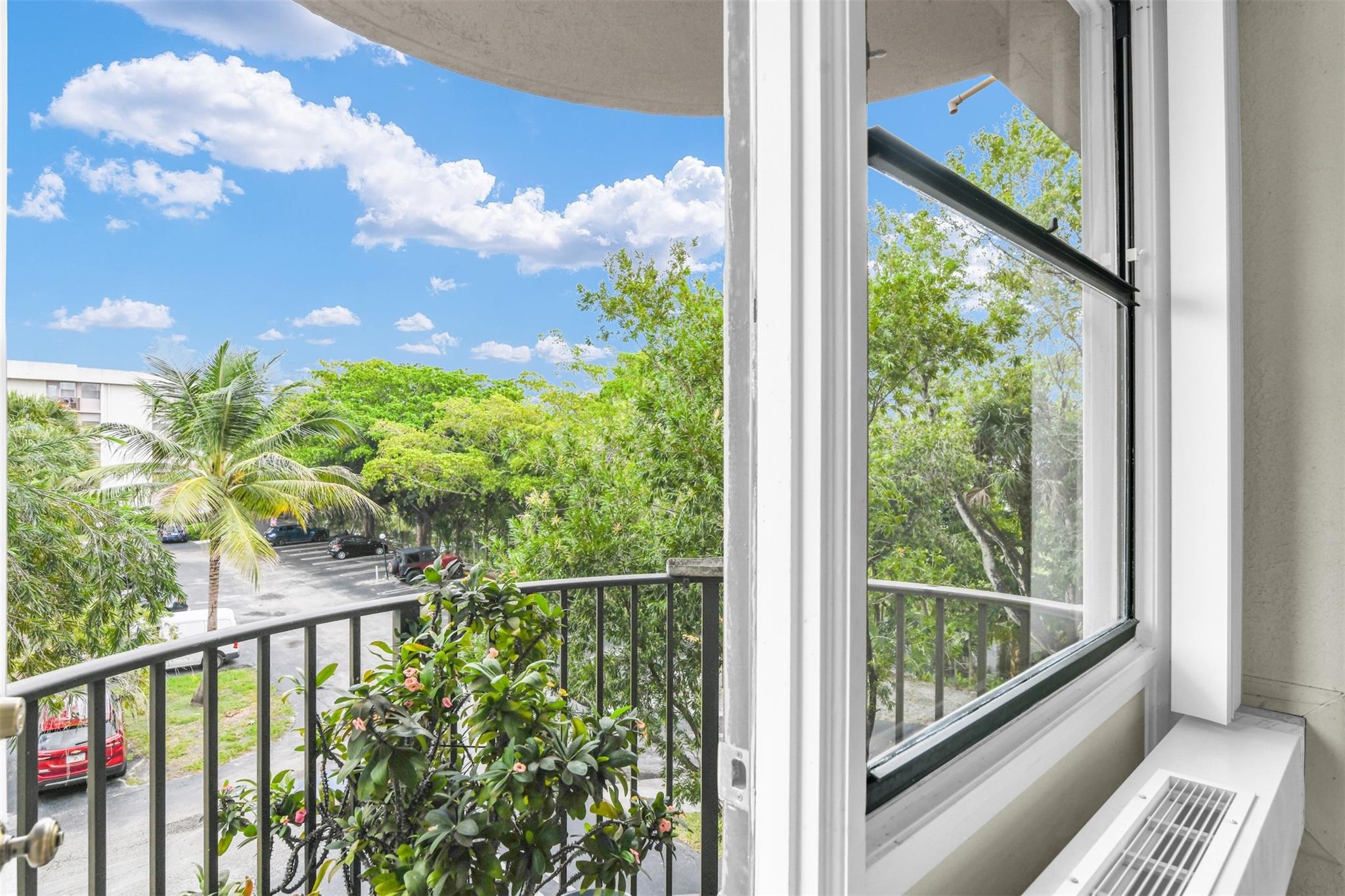 2701 Riverside Drive 305-B, Coral Springs, FL 33065