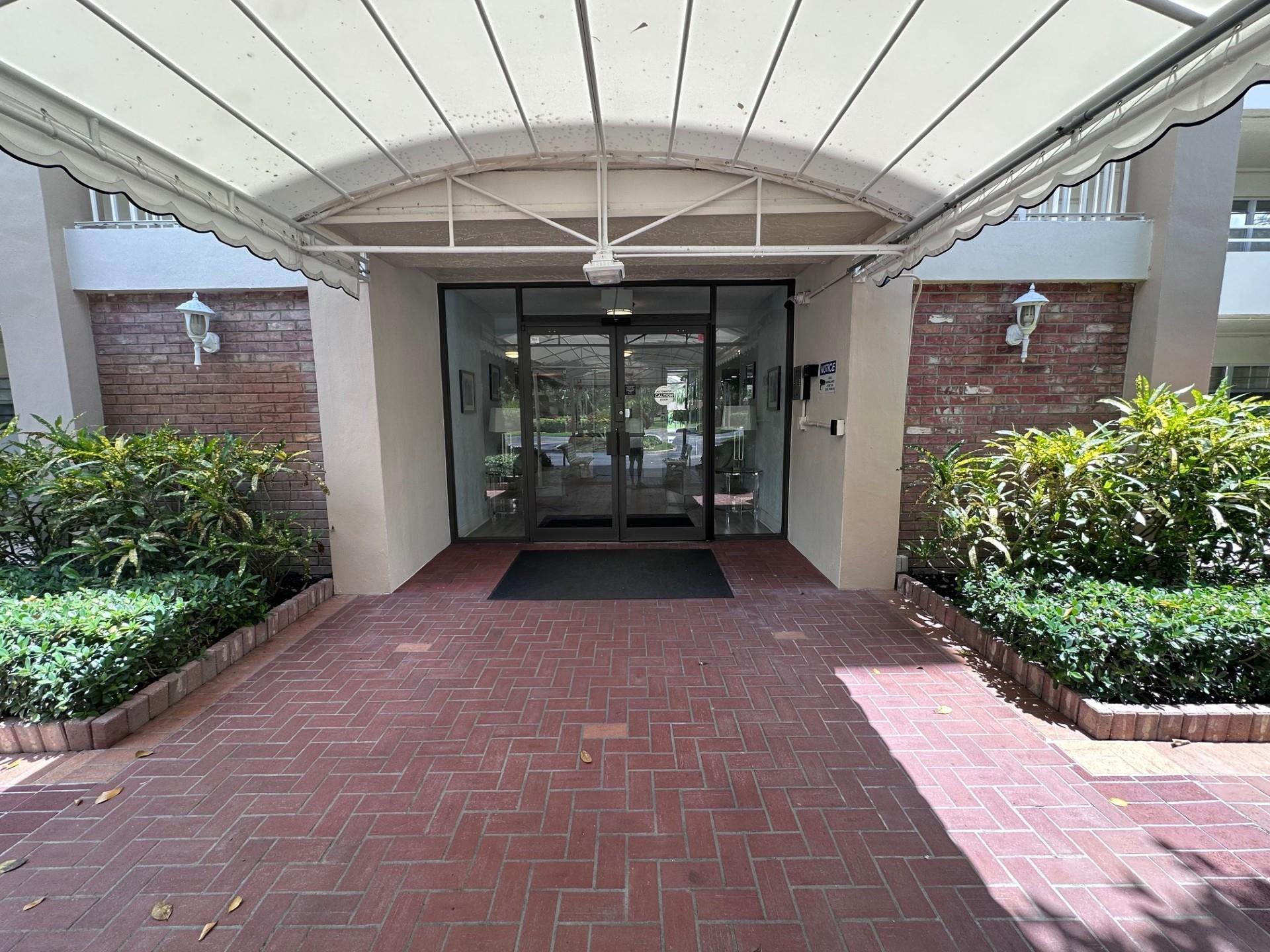 Photo for 3850 Oaks Clubhouse Drive, 403, Pompano Beach, FL 33069 - Listing #FX-10500367 3850 Oaks Clubhouse Drive, 403, Pompano Beach, FL 33069