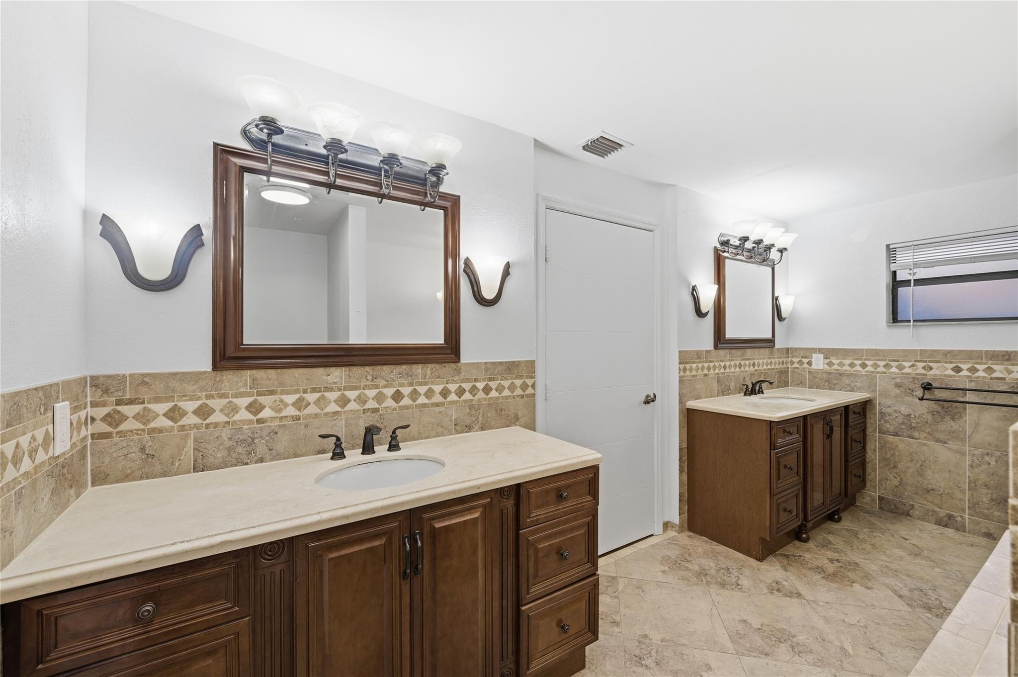 10949 NW 1st Mnr, Coral Springs, FL 33071