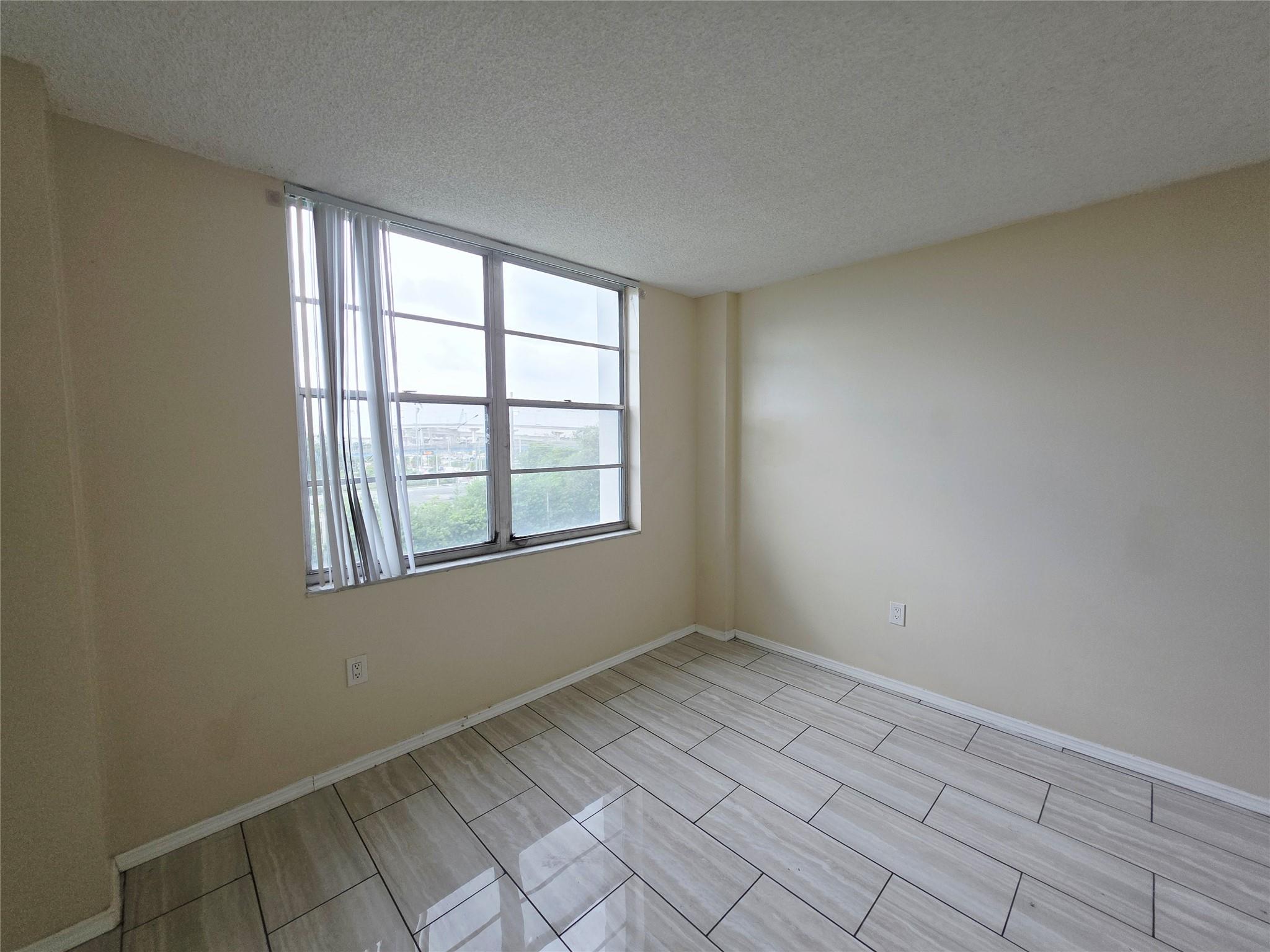 15600 NW 7th Avenue 511, Miami, FL 33169