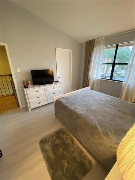 21135 Helmsman Drive O12, Miami, FL 33180