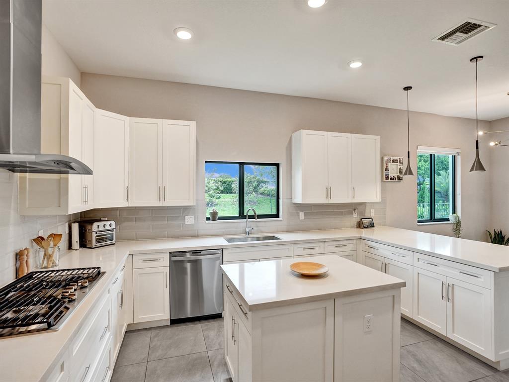 Photo for 10805 Oceano Way, Parkland, FL 33076 - Listing #FX-10428266 10805 Oceano Way, Parkland, FL 33076