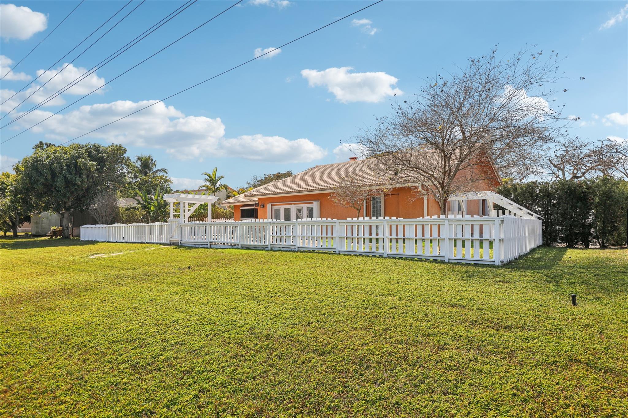 Huge backyard provides plenty of space. Perfect spot for fishing, to let the dog or kids loose, or to simply relax.