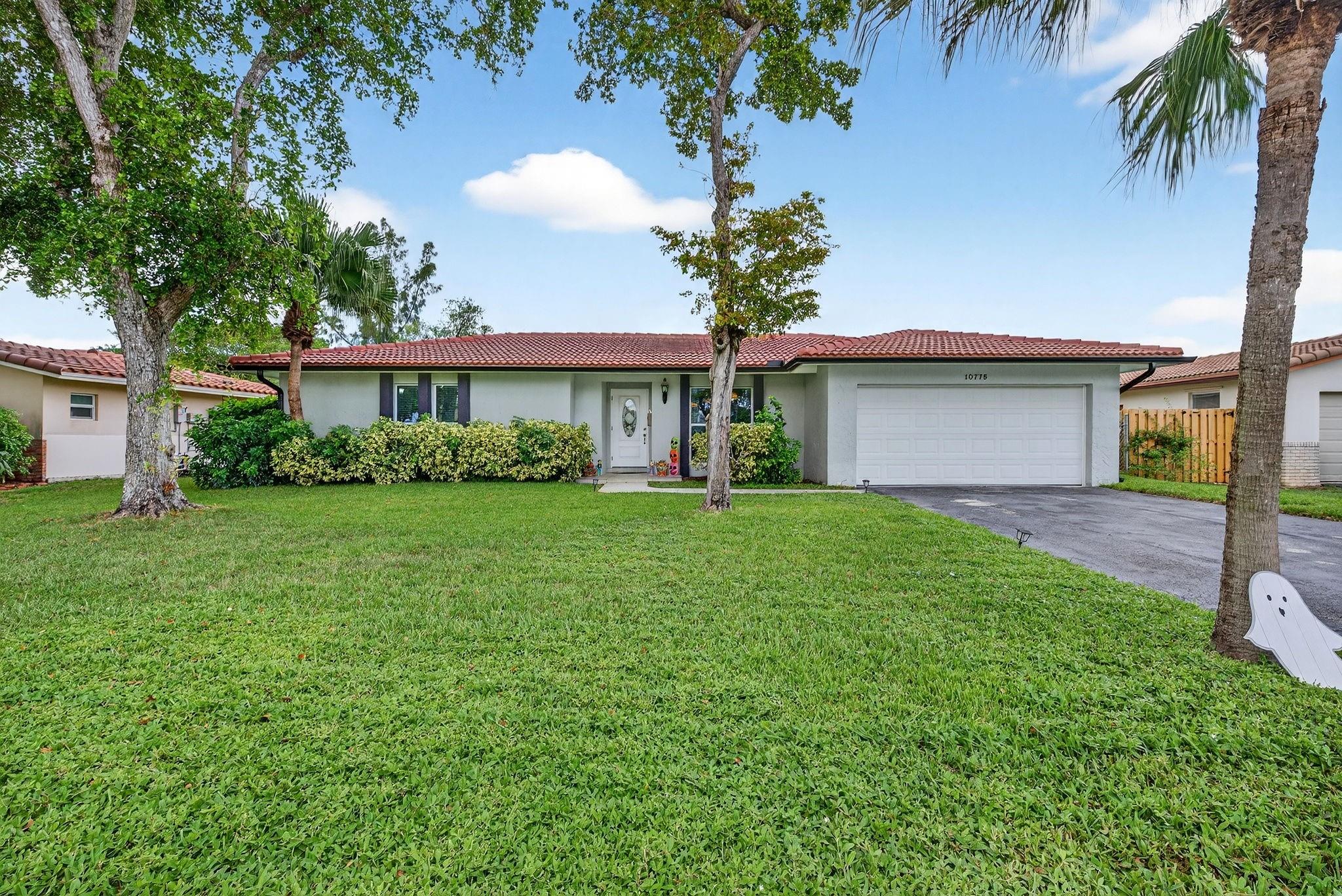 Photo for 10775 NW 40th Street, Coral Springs, FL 33065 - listing #FX-10533065 10775 NW 40th Street, Coral Springs, FL 33065