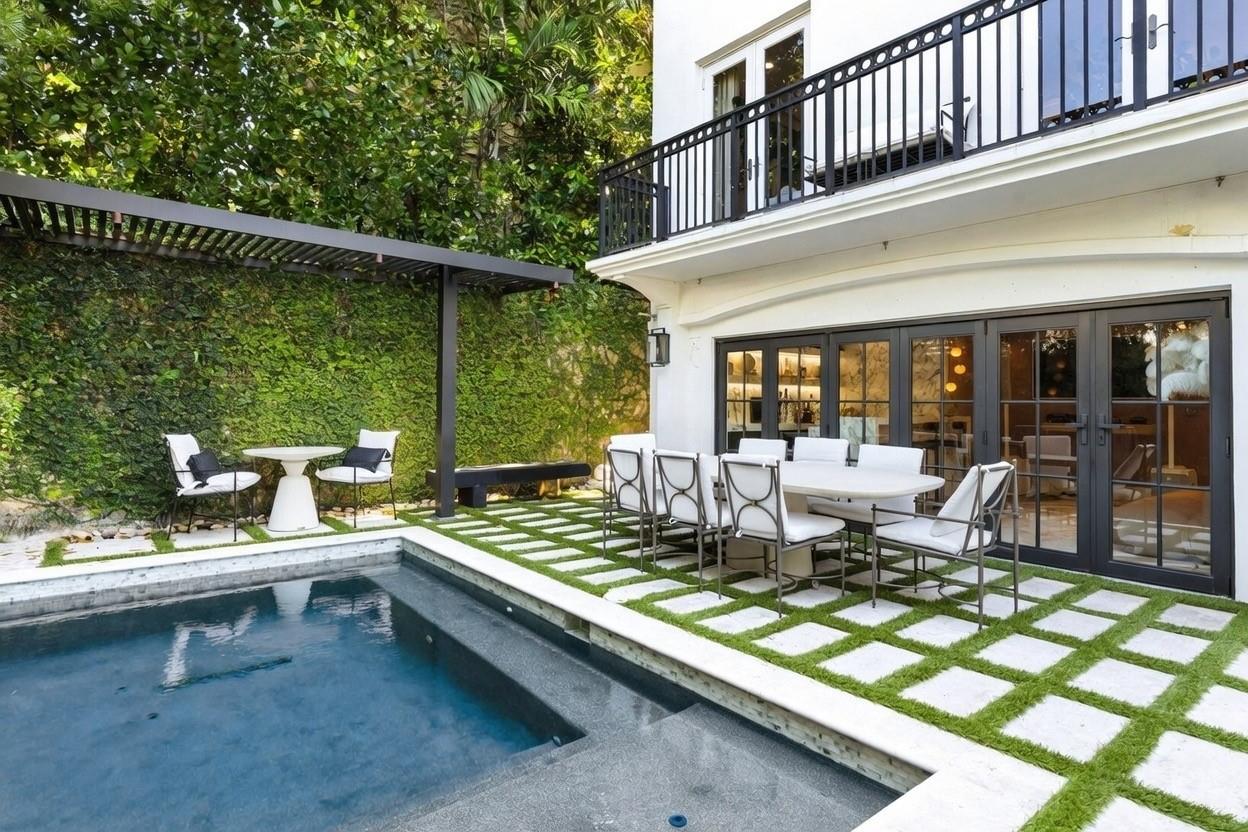 2765 Brickell Court, Miami, FL 33129