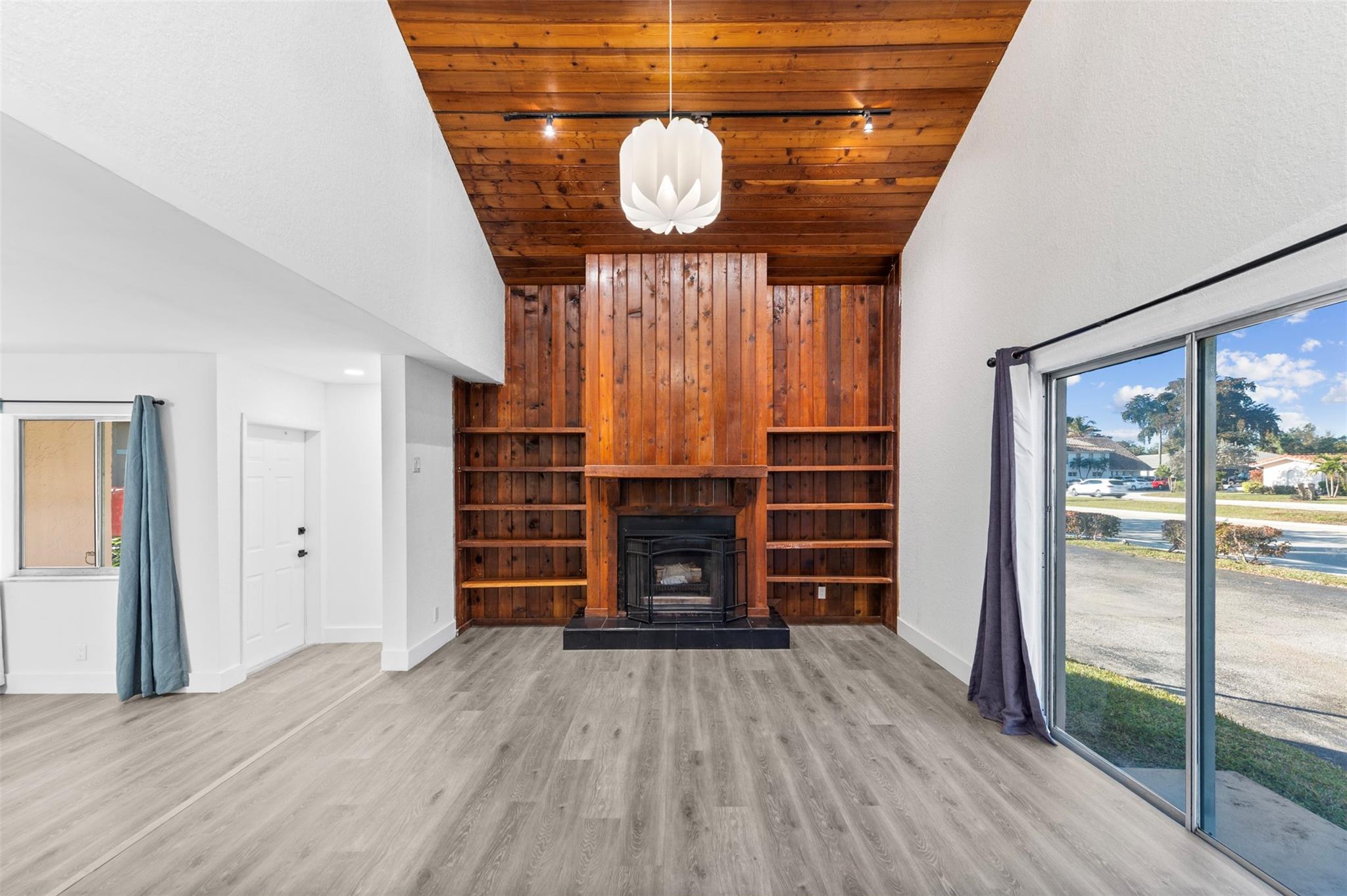 3951 Coral Springs Drive 21, Coral Springs, FL 33065