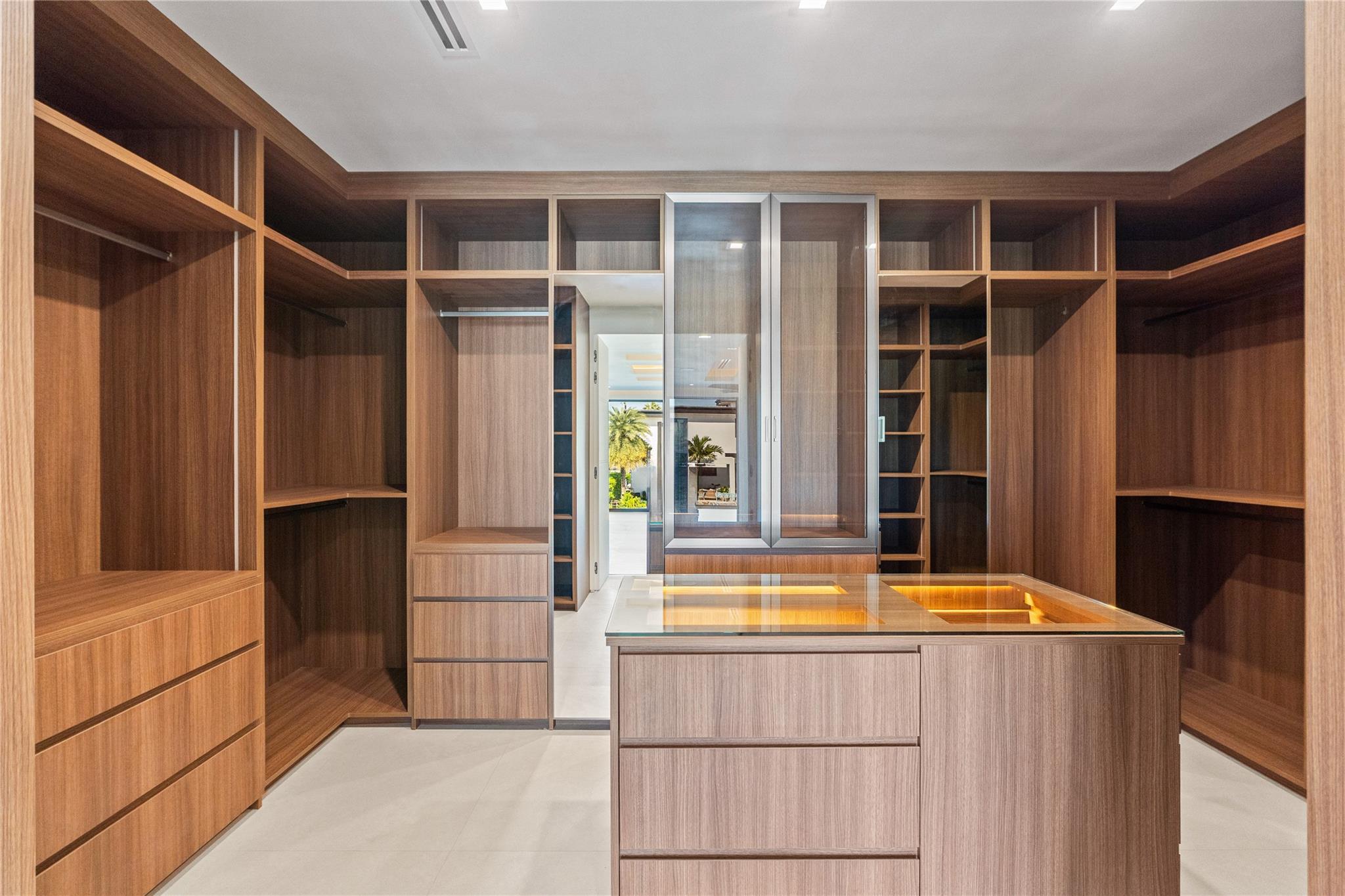 2441 NE 48th Court, Lighthouse Point, FL 33064