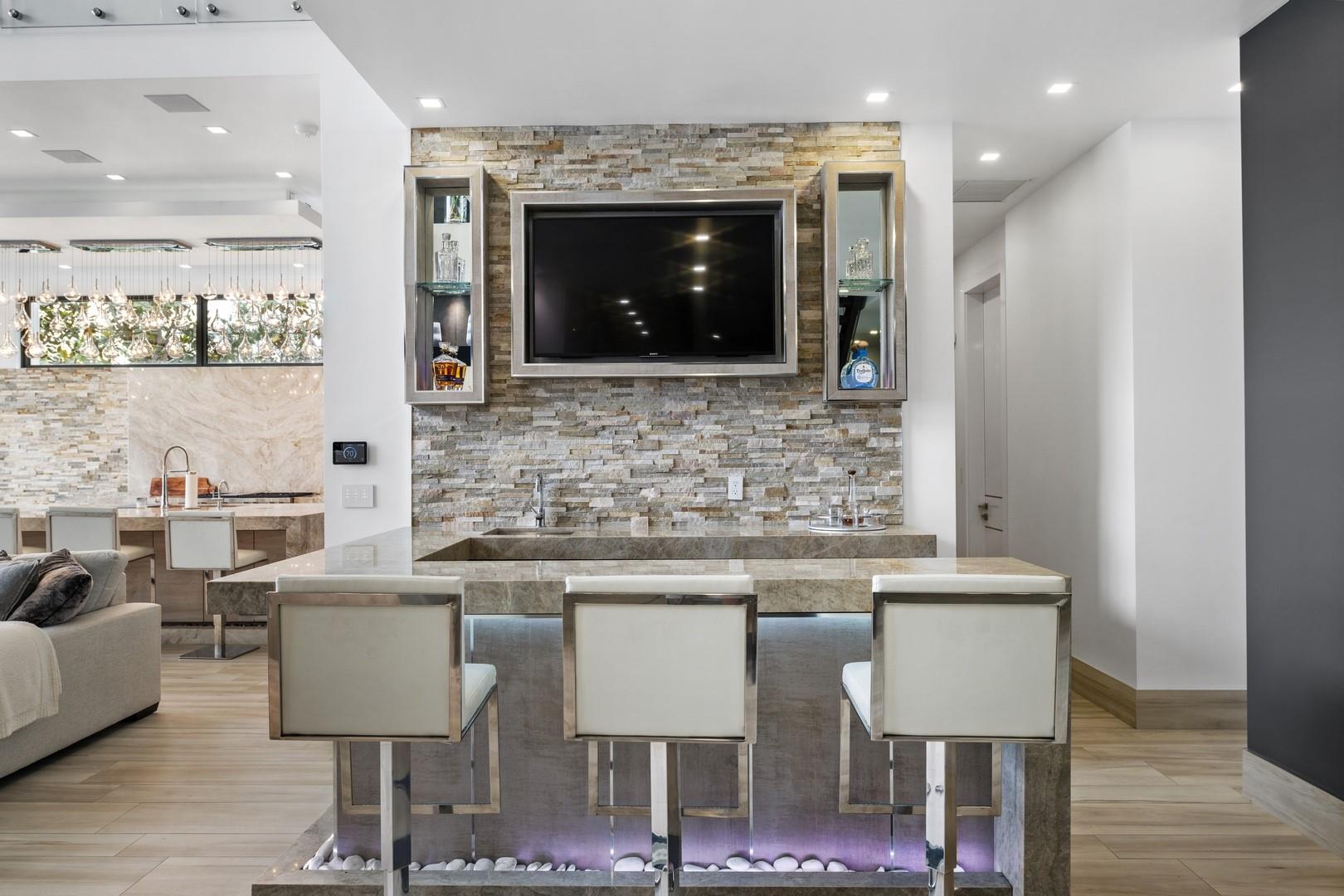 2437 Delmar Place, Fort Lauderdale, FL 33301