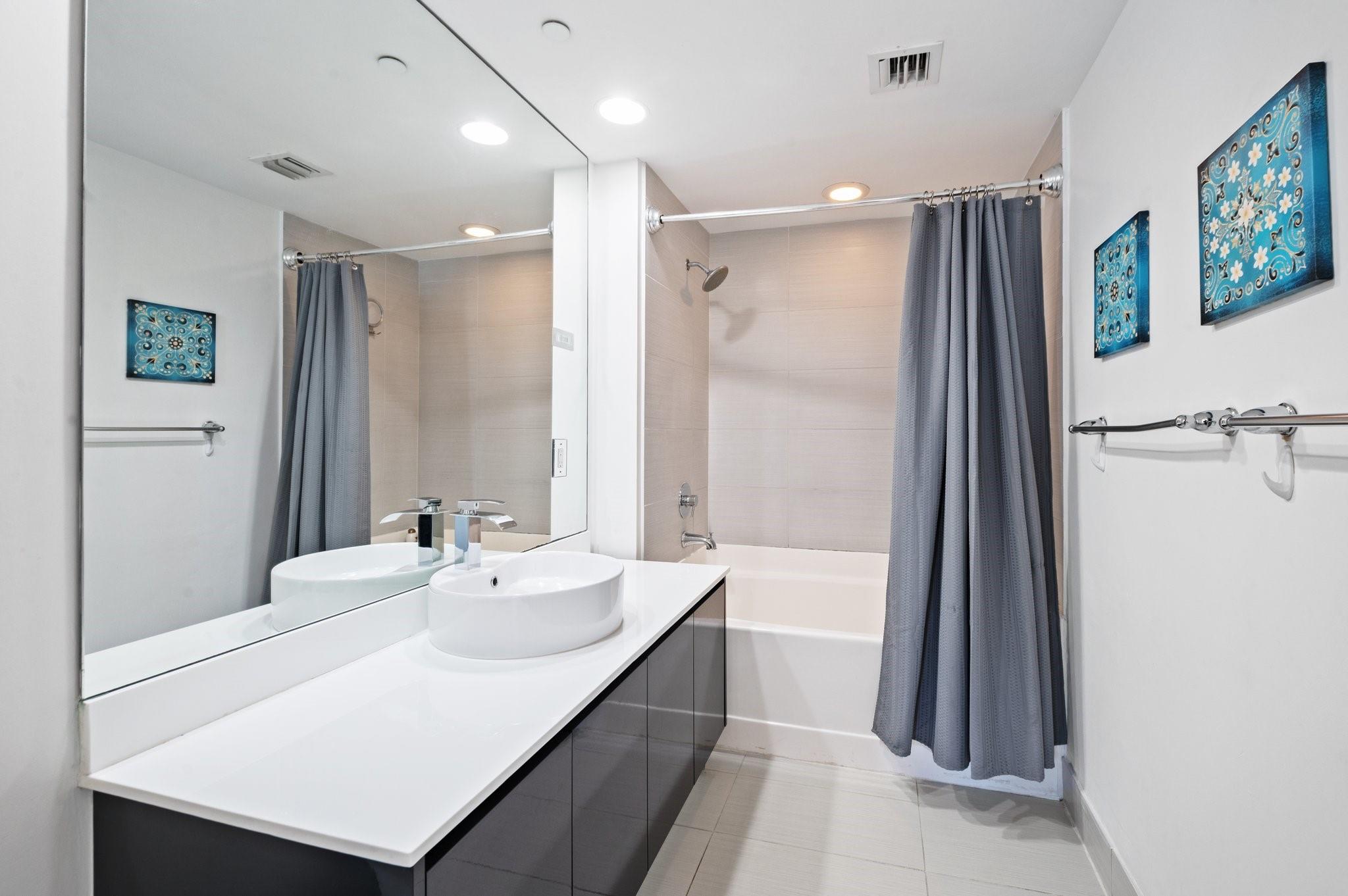 31 SE 6th Street 2002, Miami, FL 33131