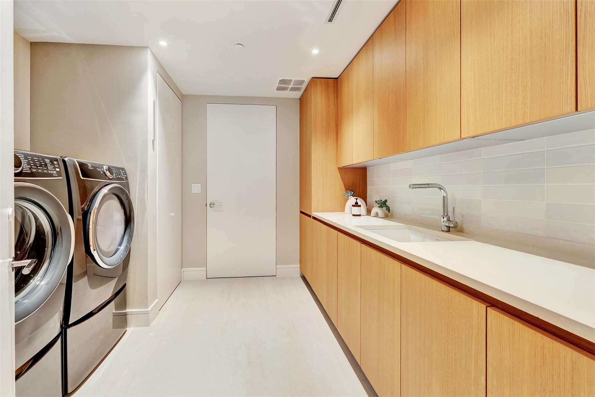 2241 SE 17th Street PH2, Fort Lauderdale, FL 33316