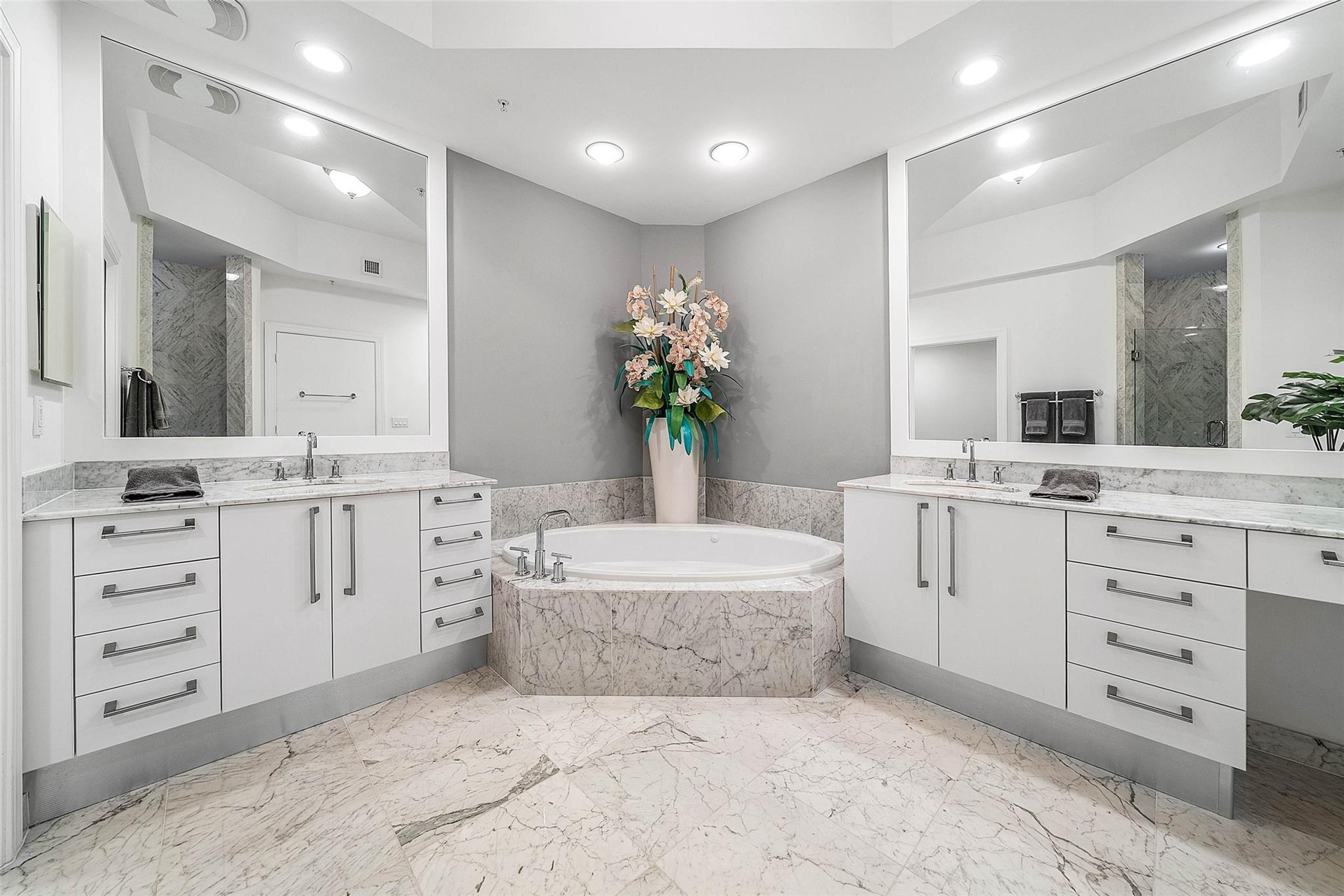 Photo for 3535 S Ocean Drive, 2605, Hollywood, FL 33019 - Listing #FX-10526434 3535 S Ocean Drive, 2605, Hollywood, FL 33019