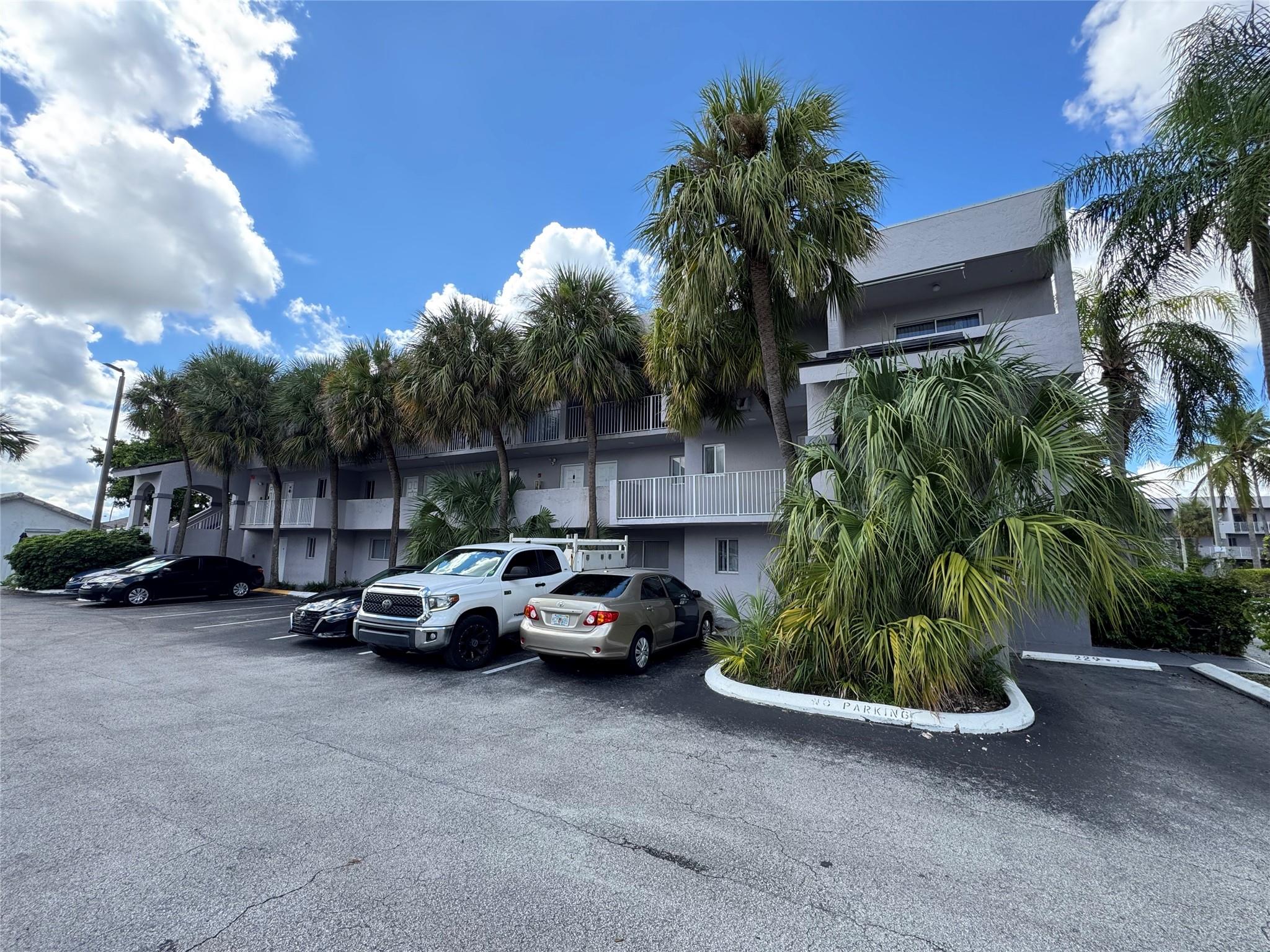 Photo for 2710 W 76th Street, 207, Hialeah, FL 33016 - listing #FX-10533731 2710 W 76th Street, 207, Hialeah, FL 33016