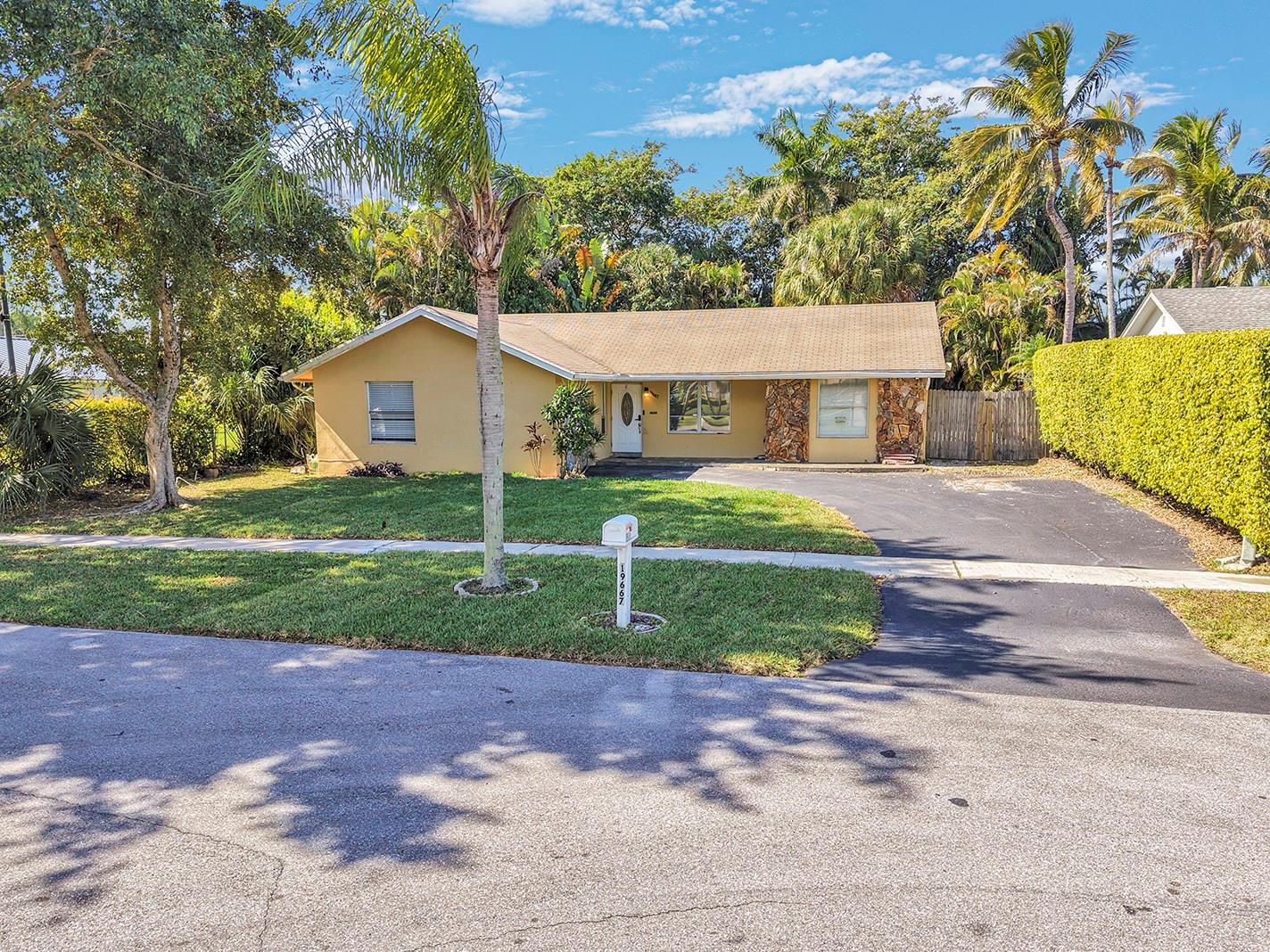 19667 Delaware Circle, Boca Raton, FL 33434
