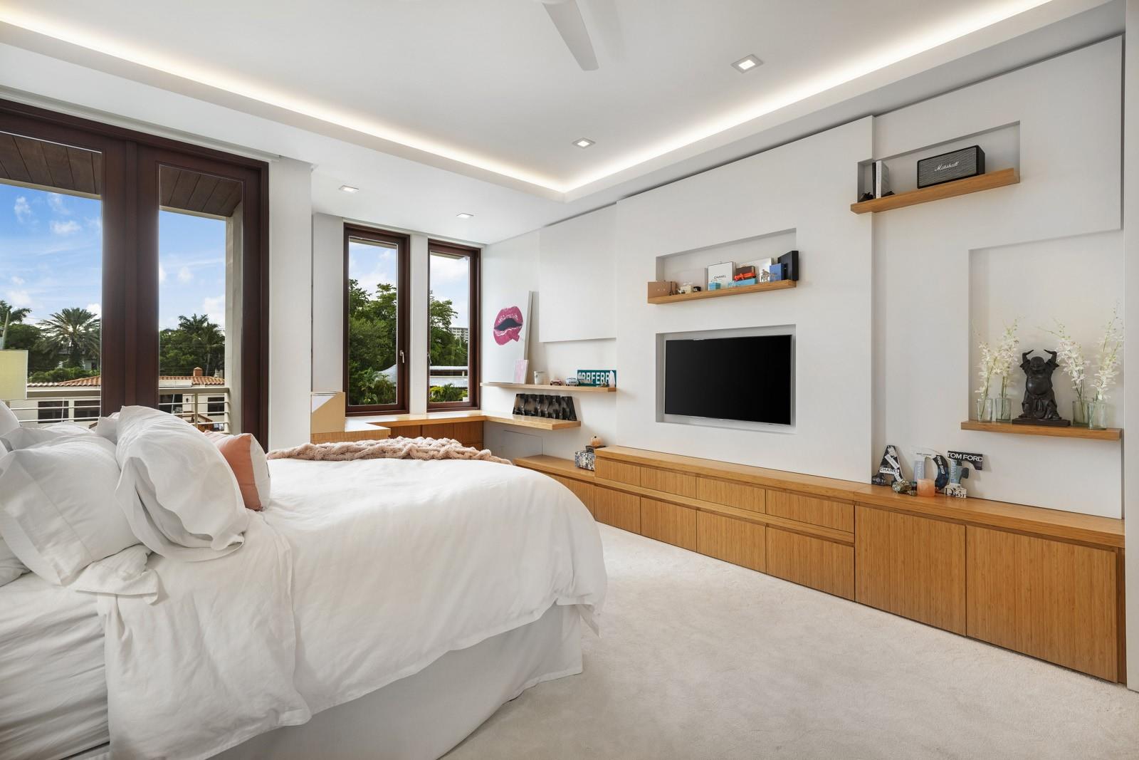 10 Pelican Drive, Fort Lauderdale, FL 33301