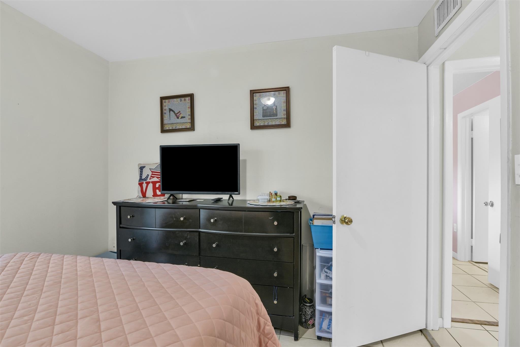 Photo for 935 NE 199th Street, 103-16, Miami, FL 33179 - Listing #FX-10489741 935 NE 199th Street, 103-16, Miami, FL 33179