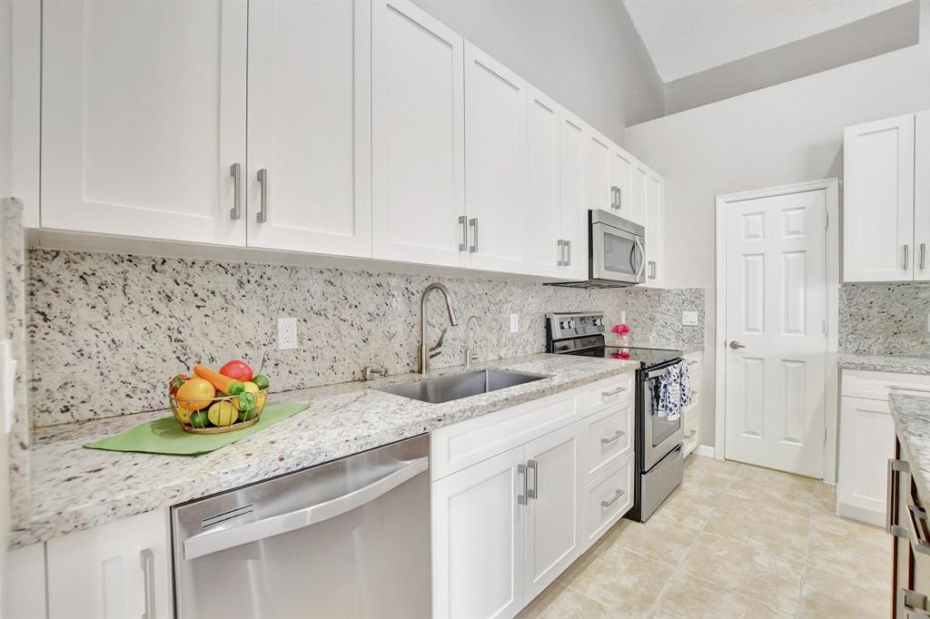 Photo for 5801 Coach House Circle, Unit E, Boca Raton, FL 33486 - Listing #FX-10436780 Entertaining is a breeze in your UPDATED, CUSTOM chef's kitchen boasting 38" Shaker cabinets, full backsplash. Soft close drawers and doors.