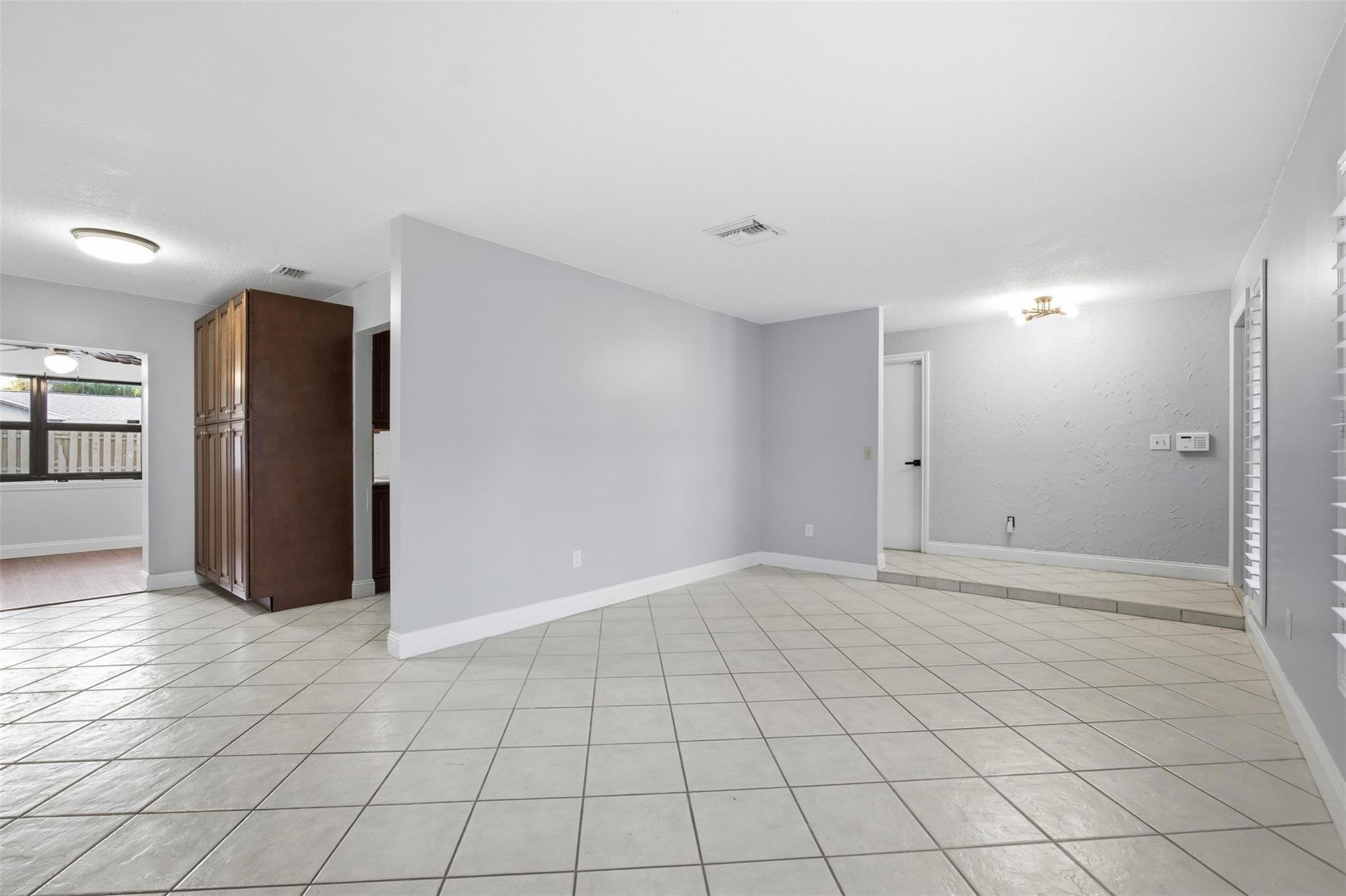 2702 NW 98th Way, Coral Springs, FL 33065