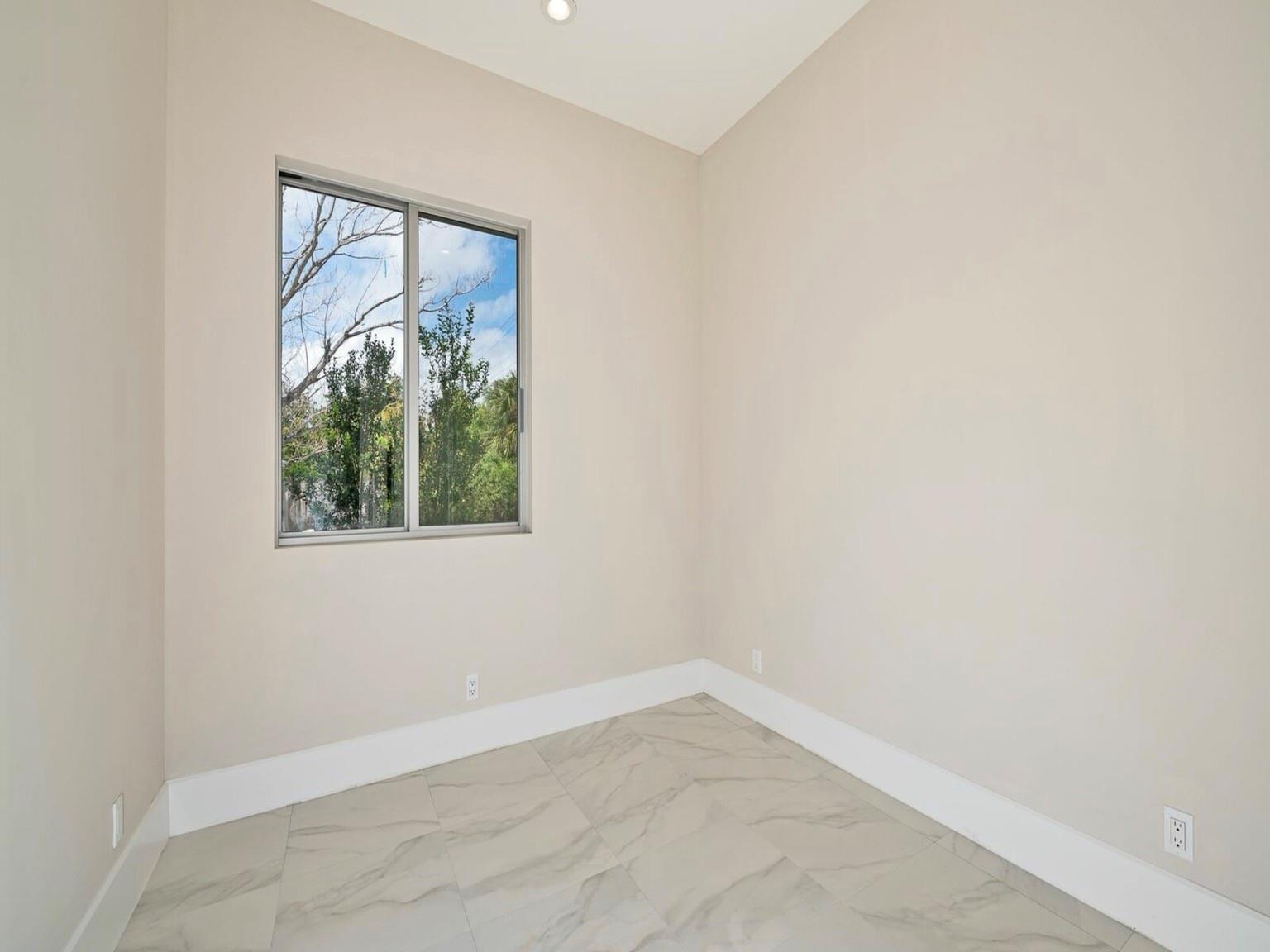 560 NW 12th Street, Fort Lauderdale, FL 33311