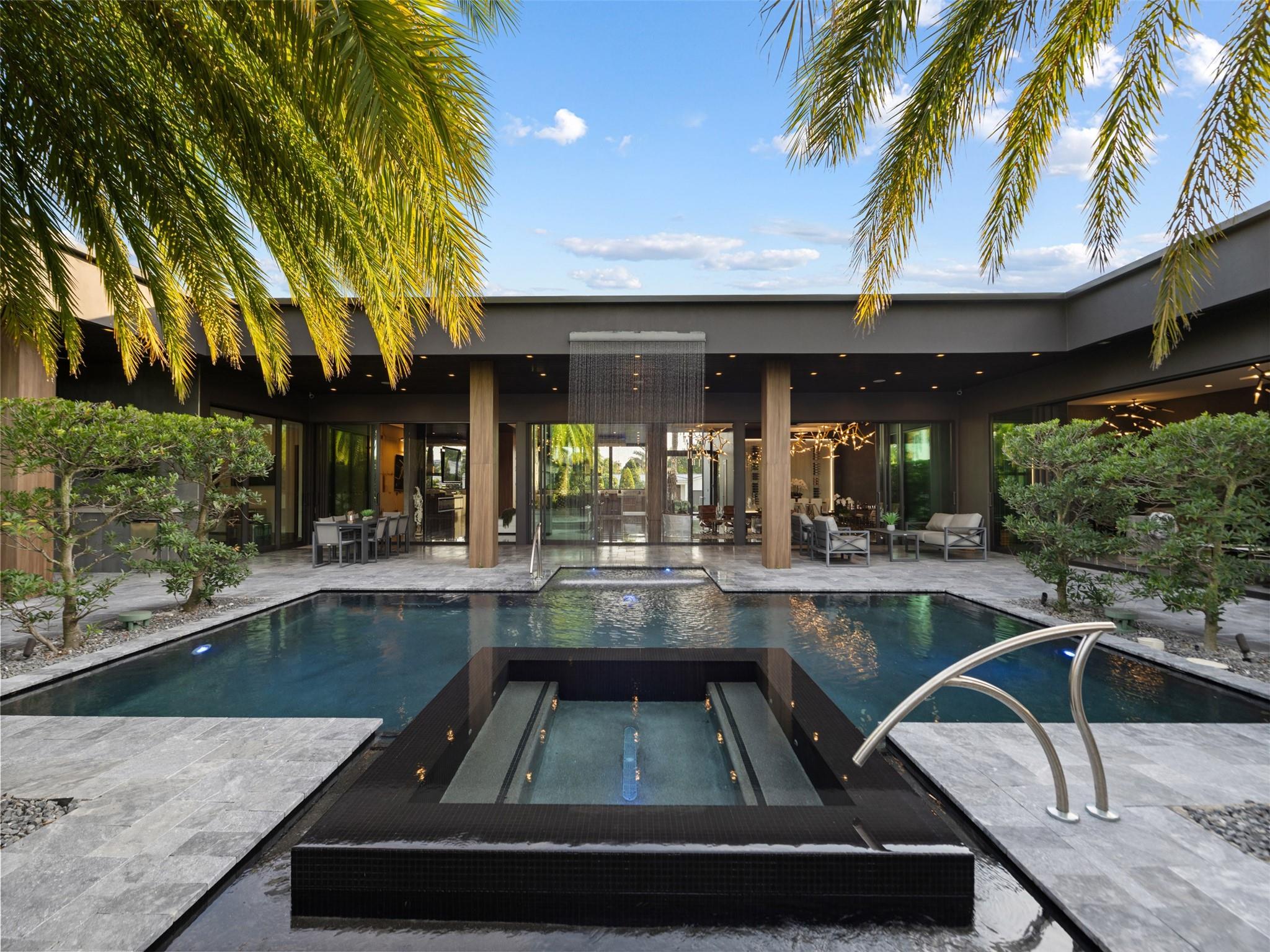 Indoor Outdoor Living through Walls of Glass