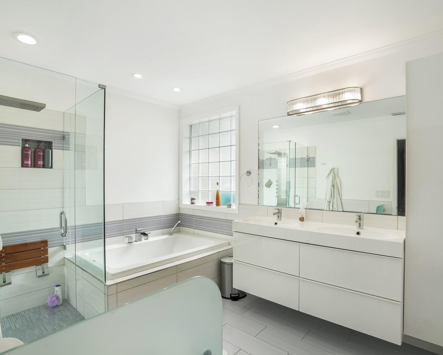 906 NW 83rd Drive, Coral Springs, FL 33071