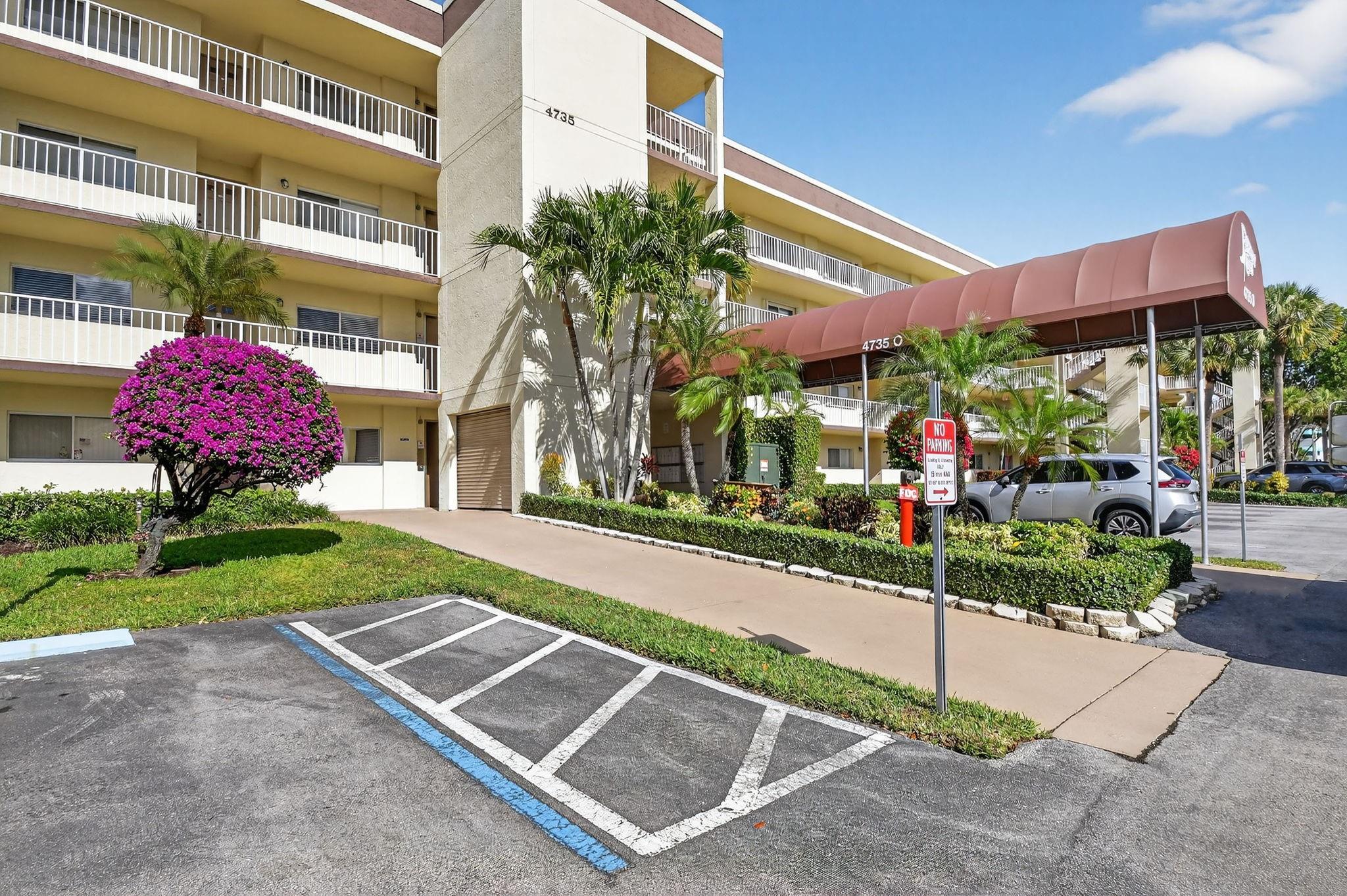 Photo for 4735 Lucerne Lakes Boulevard 306, Lake Worth, FL 33467 - listing #FX-10542453 4735 Lucerne Lakes Boulevard 306, Lake Worth, FL 33467