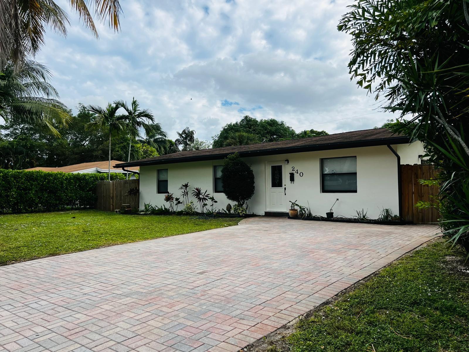 Photo for 240 NW 36th Street, Oakland Park, FL 33309 - listing #FX-10532126 240 NW 36th Street, Oakland Park, FL 33309