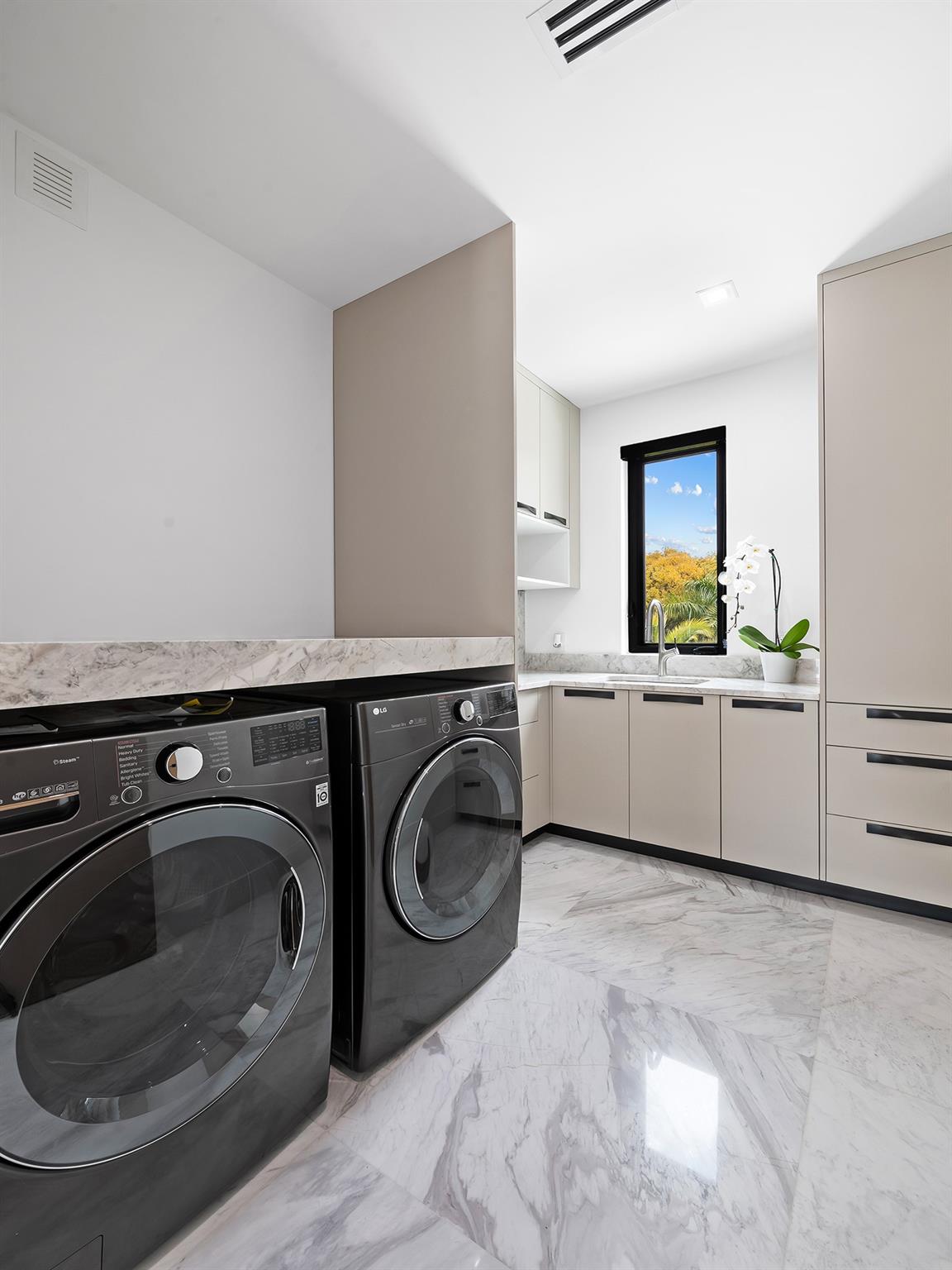 111 Fiesta Way, Fort Lauderdale, FL 33301