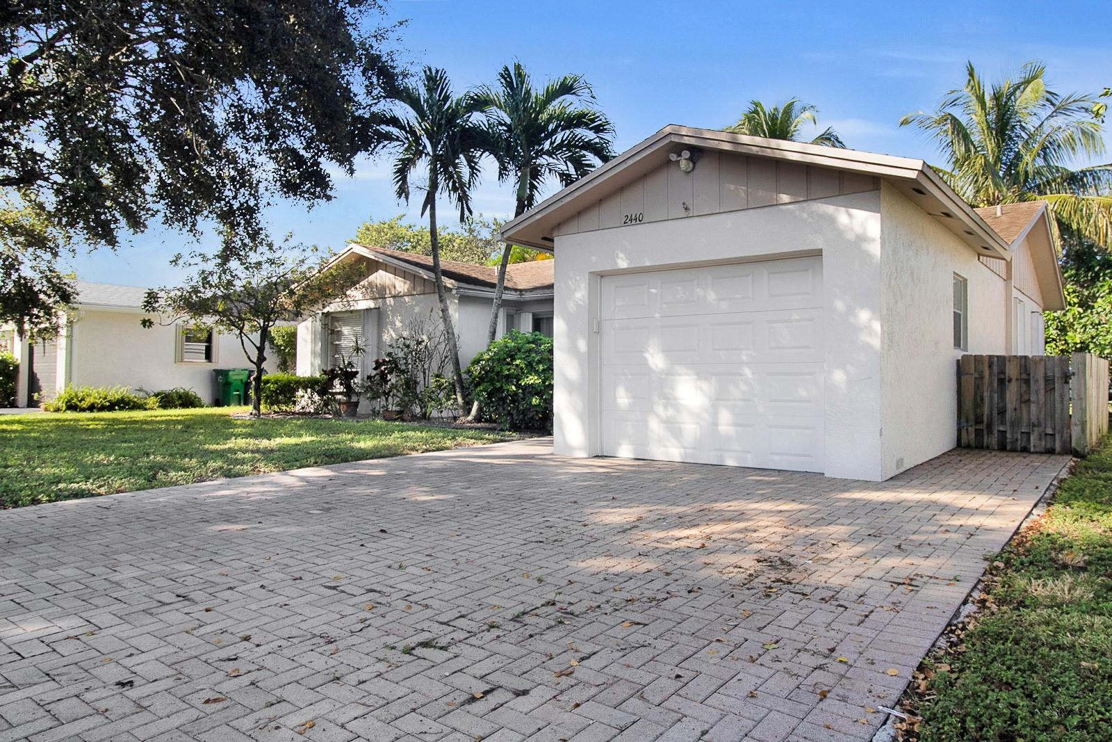 2440 NW 98th Lane, Coral Springs, FL 33065
