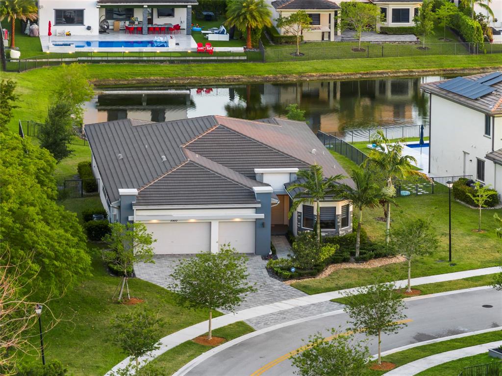 Photo for 10410 S Lago Vista Circle, Parkland, FL 33076 - Listing #FX-10434740 10410 S Lago Vista Circle, Parkland, FL 33076