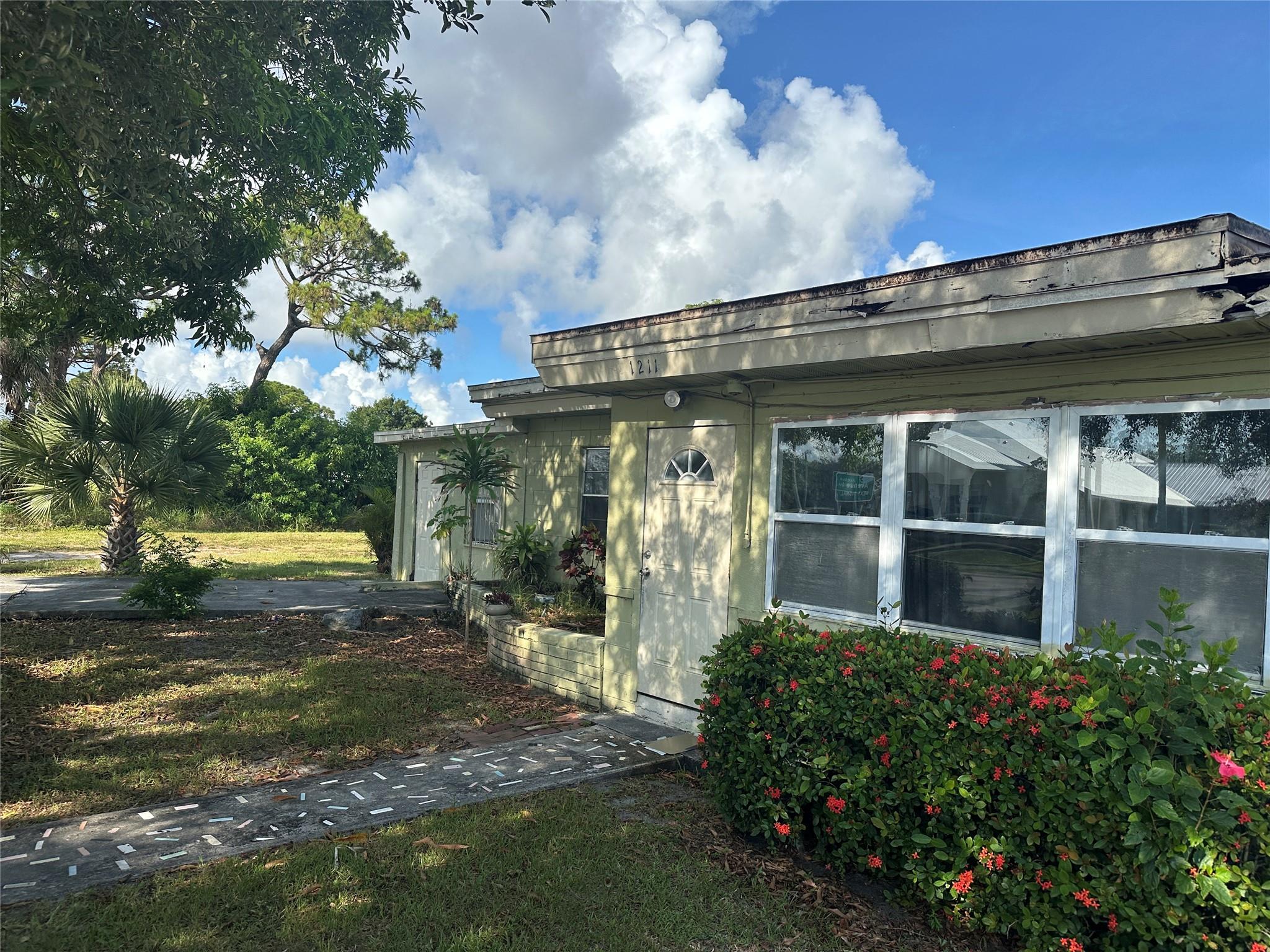 Photo for 1211 N 25th Street, Fort Pierce, FL 34947 - listing #FX-10525061 1211 N 25th Street, Fort Pierce, FL 34947