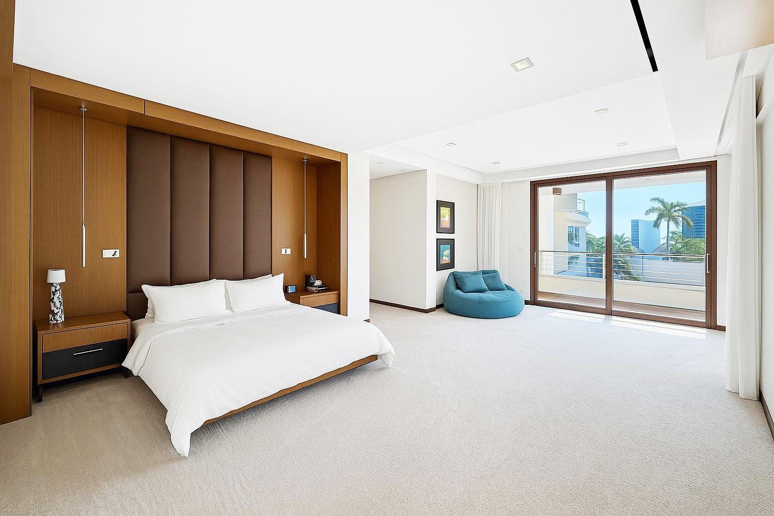 10 Pelican Drive, Fort Lauderdale, FL 33301