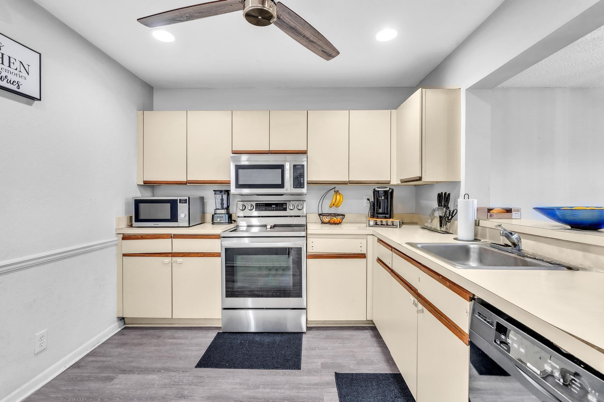 2091 Coral Ridge Drive N306, Coral Springs, FL 33071