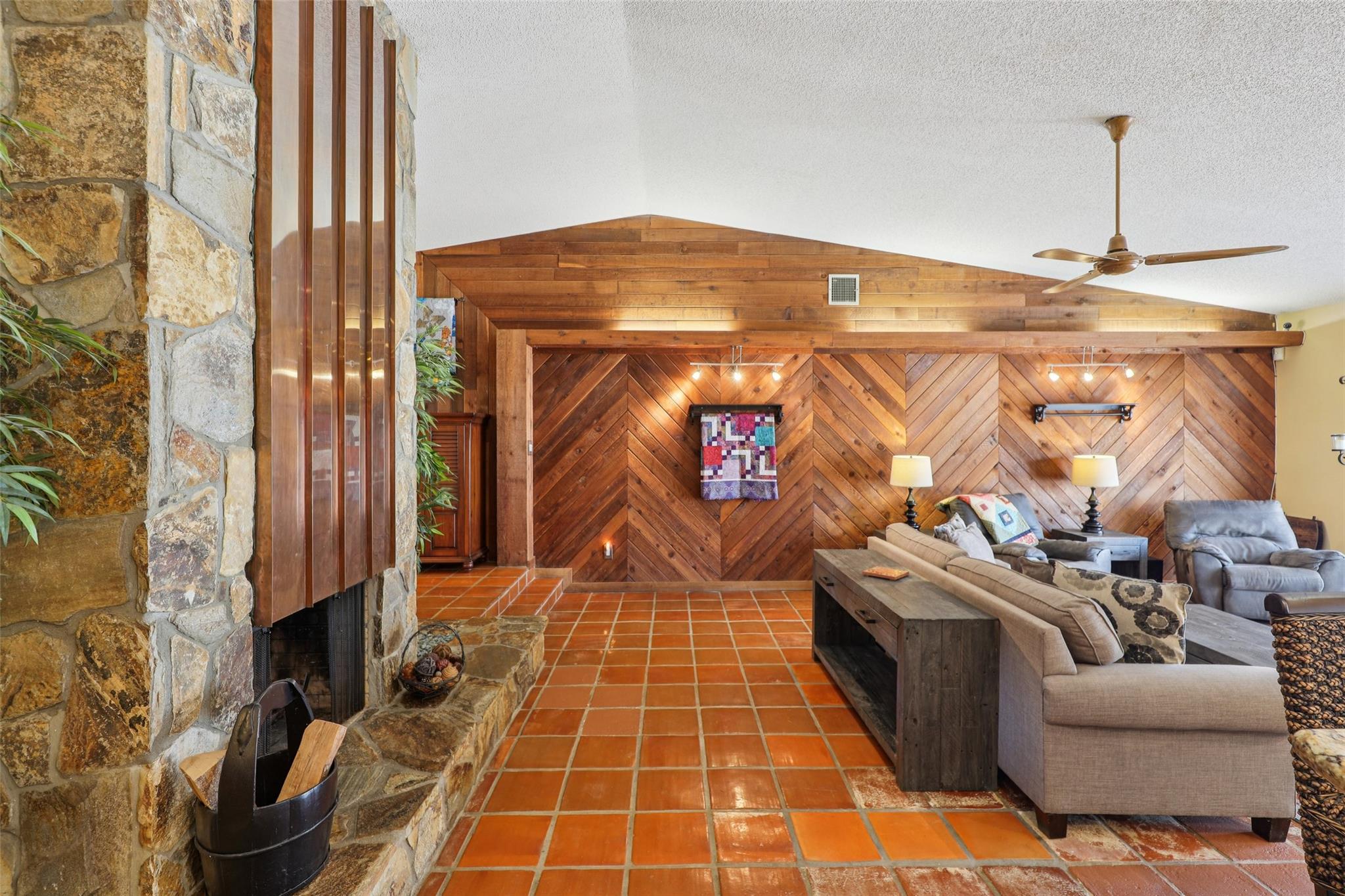 Huge living space allows cosy and open feeling throughout with loads of natural light and comfort.