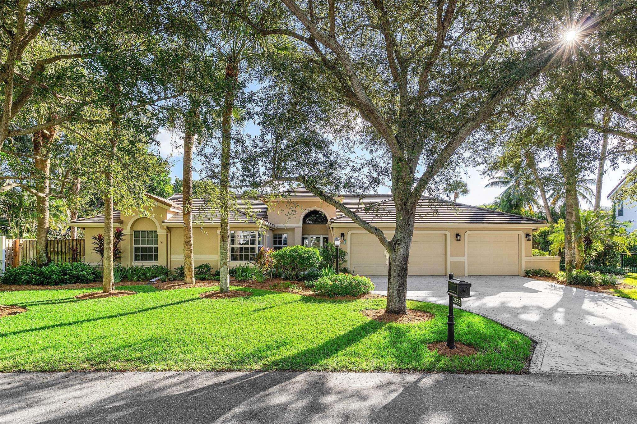 Photo for 2855 Hampton Circle E, Delray Beach, FL 33445 - listing #FX-10530153 2855 Hampton Circle E, Delray Beach, FL 33445