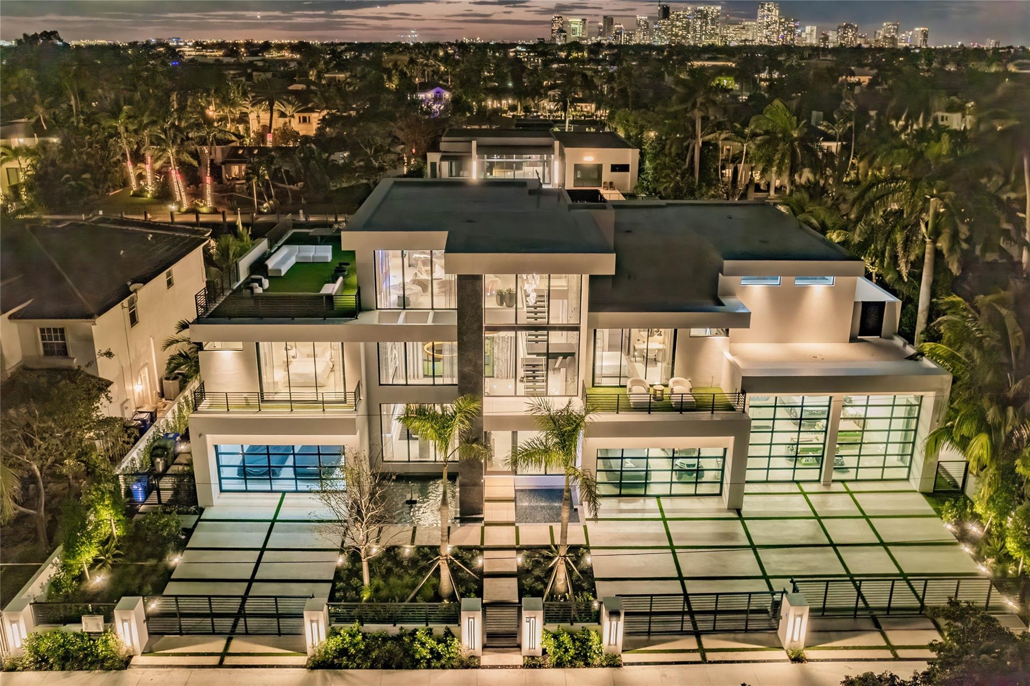 725 SE Poinciana Drive, Fort Lauderdale, FL 33301