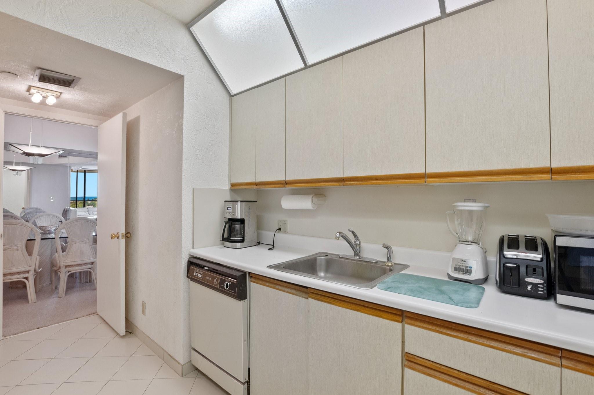 Photo for 20281 E Country Club Drive, 704, Miami, FL 33180 - Listing #FX-10491852 20281 E Country Club Drive, 704, Miami, FL 33180