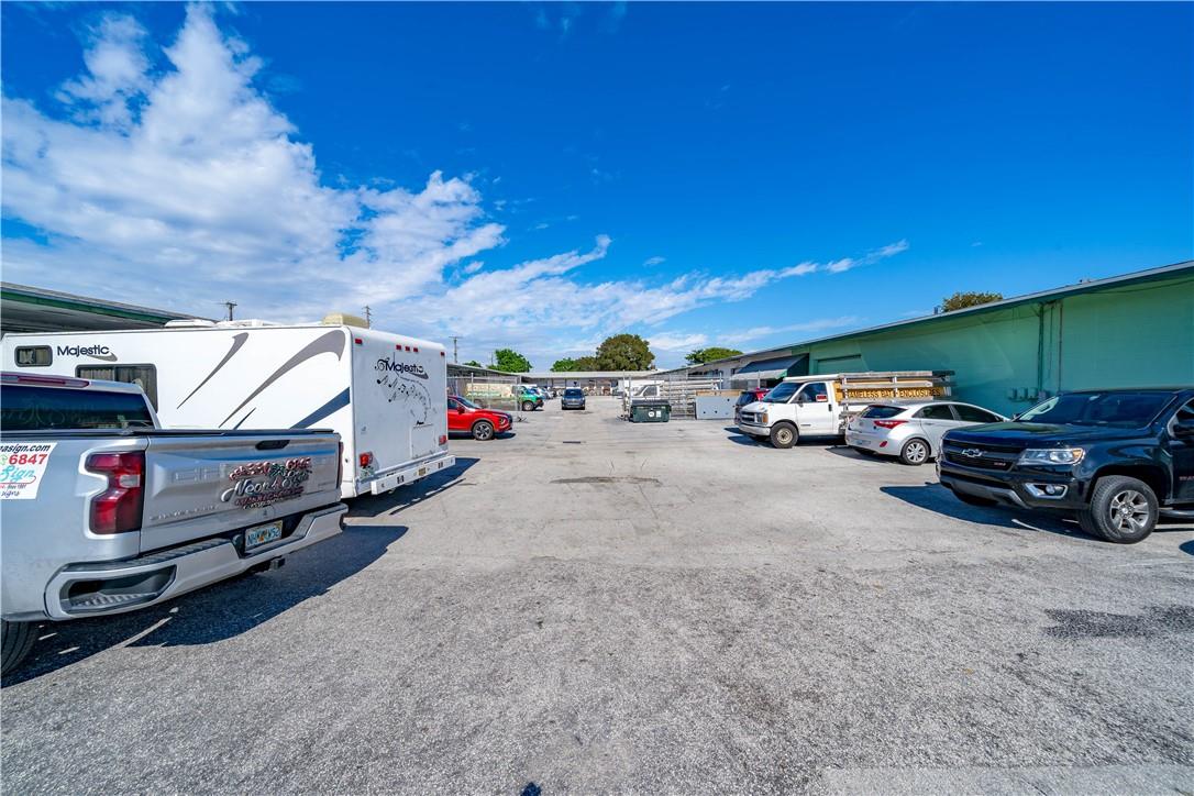 841 NE 44th Street, Oakland Park, FL 33334