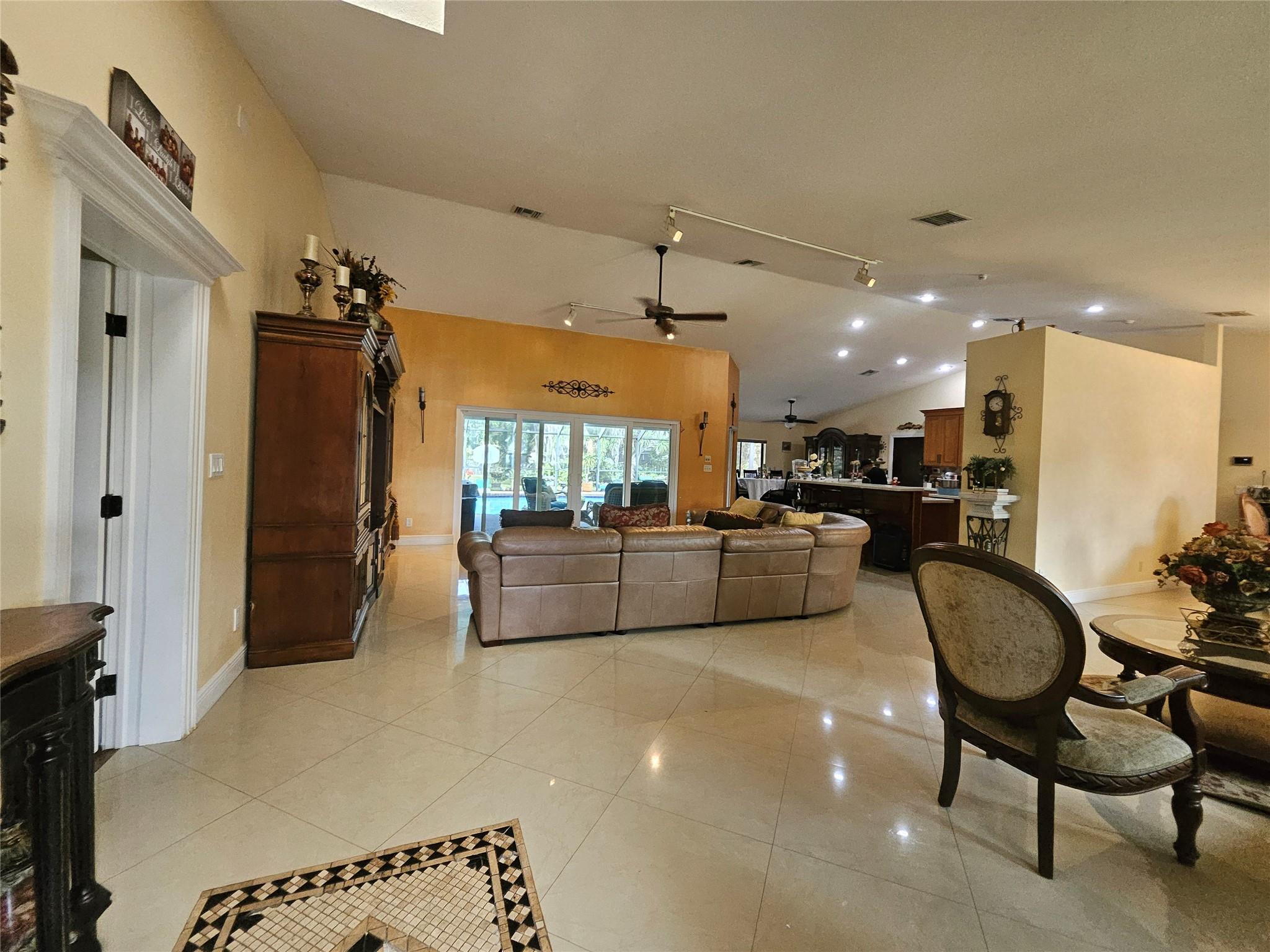 197 NW 113th Way, Coral Springs, FL 33071